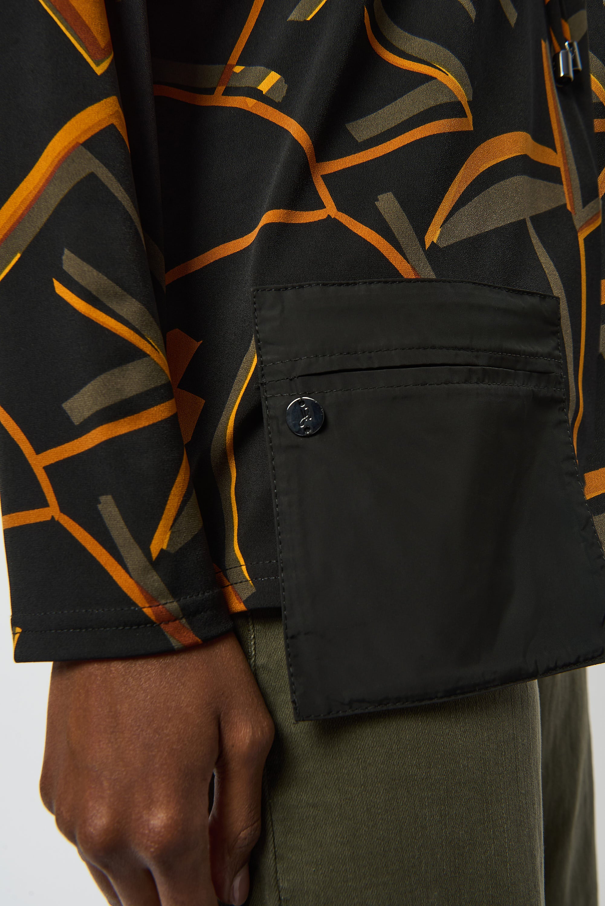 JOSEPH RIBKOFF BLACK PRINT TOP 253231 225