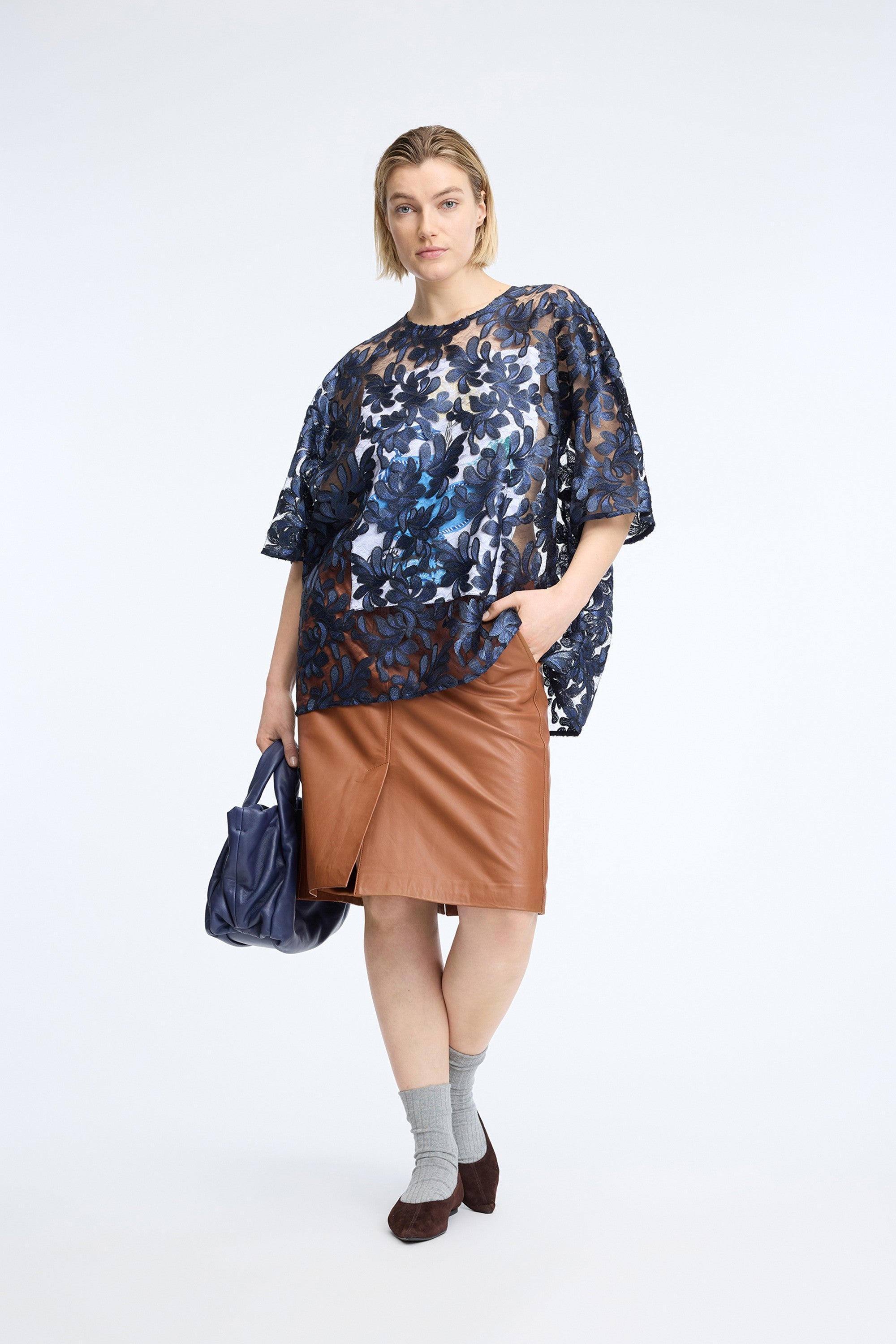 MUNTHE NAVY LACE OVERSIZED TOP NATALYA 226
