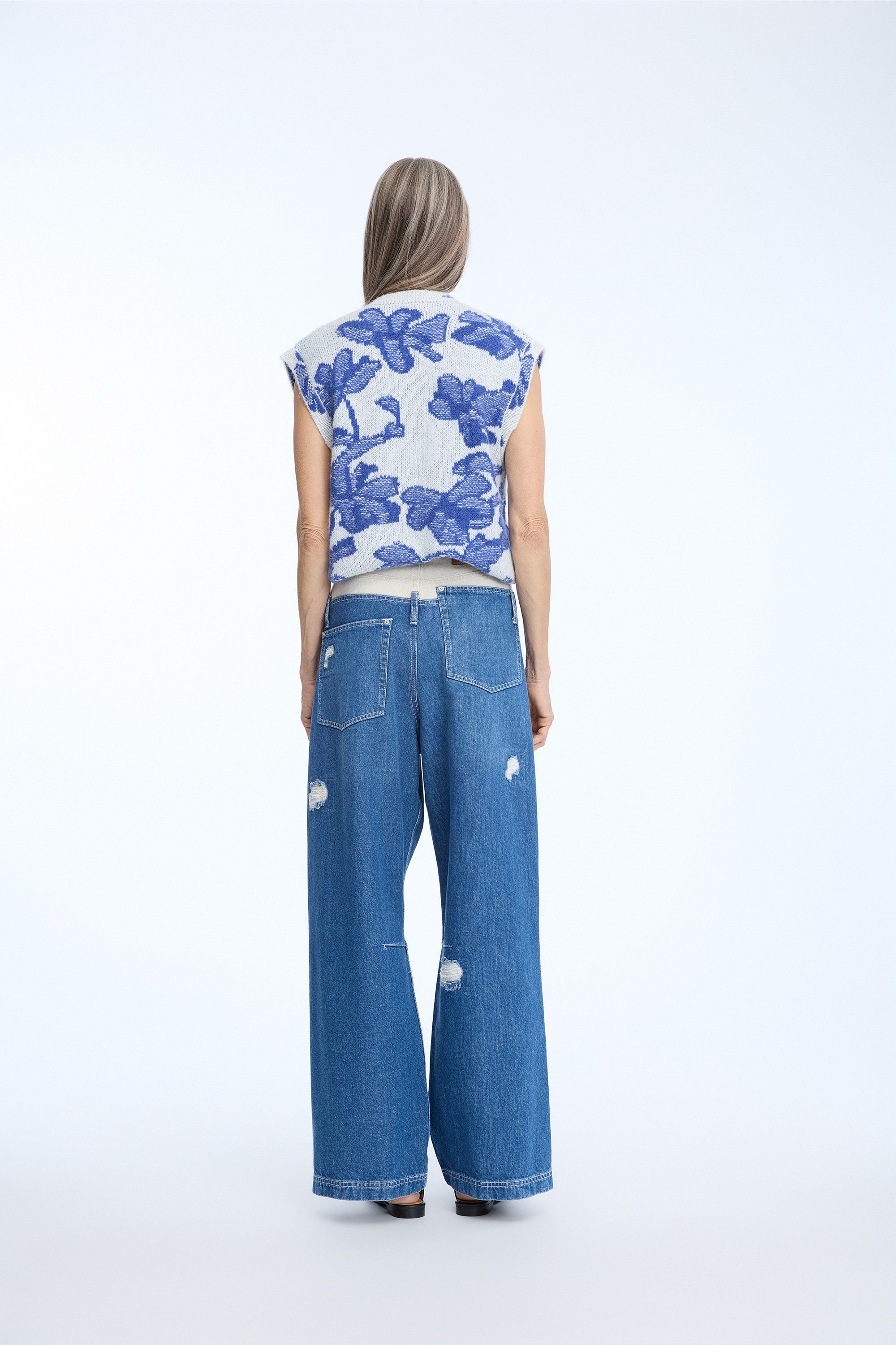 MUNTHE BLUE V-NECK EMBROIDERED KNIT NURULIA 226