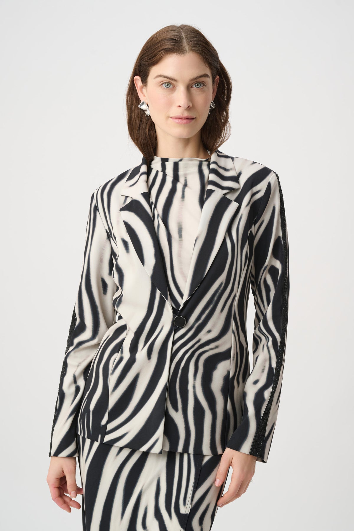 JOSEPH RIBKOFF WHITE BLAZER 264129 511 226