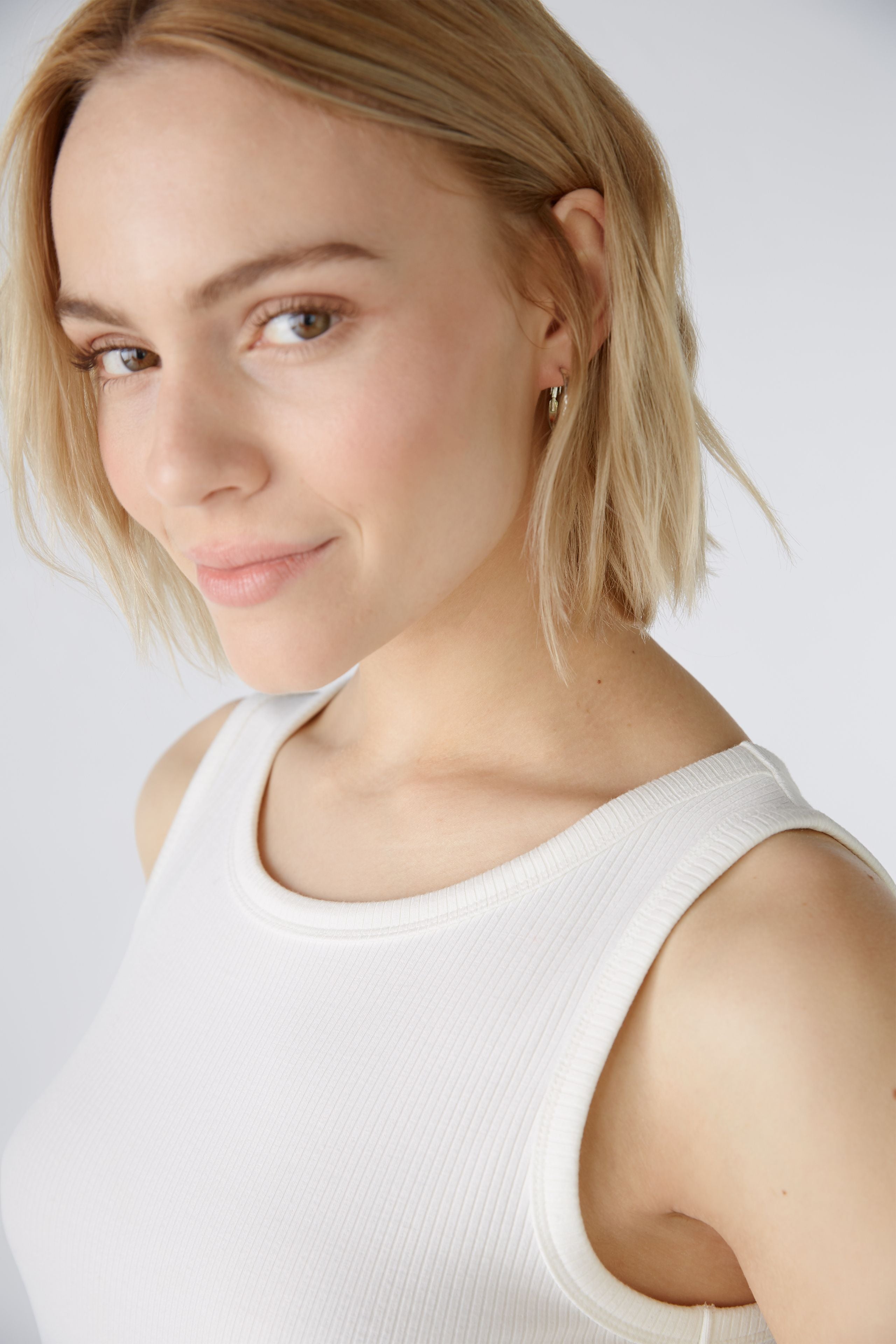 OUI CREAM VEST TOP 88608 125