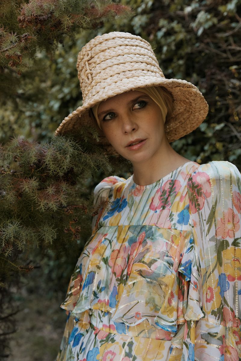 QUEENS OF ARCHIVE - ELEANOR LADY GARDEN QOA230 126