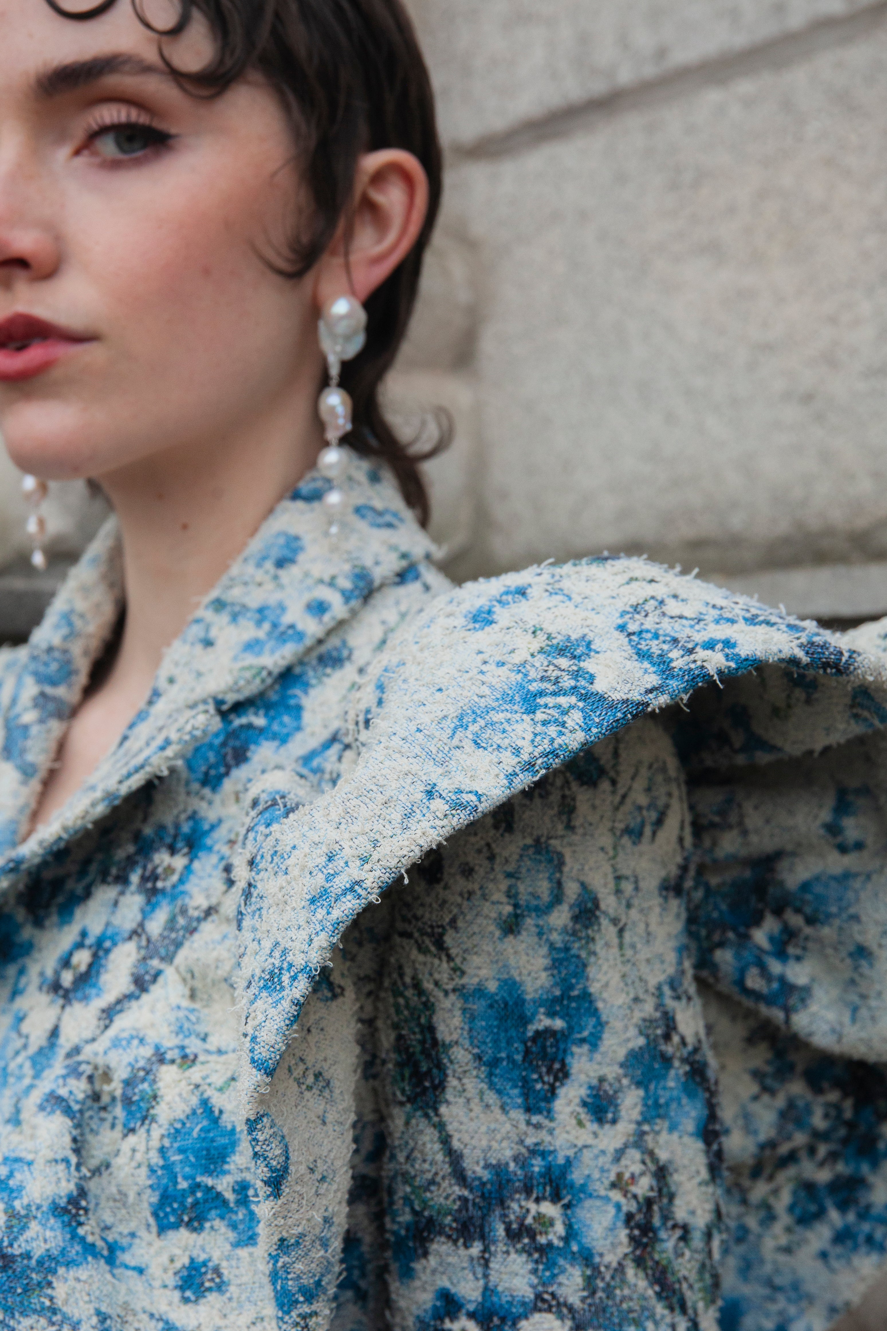 AOIFE LIFESTYLE - CROPPED BLAZER FLORAL STONEWASH & SNOW WHITE -CBF 126