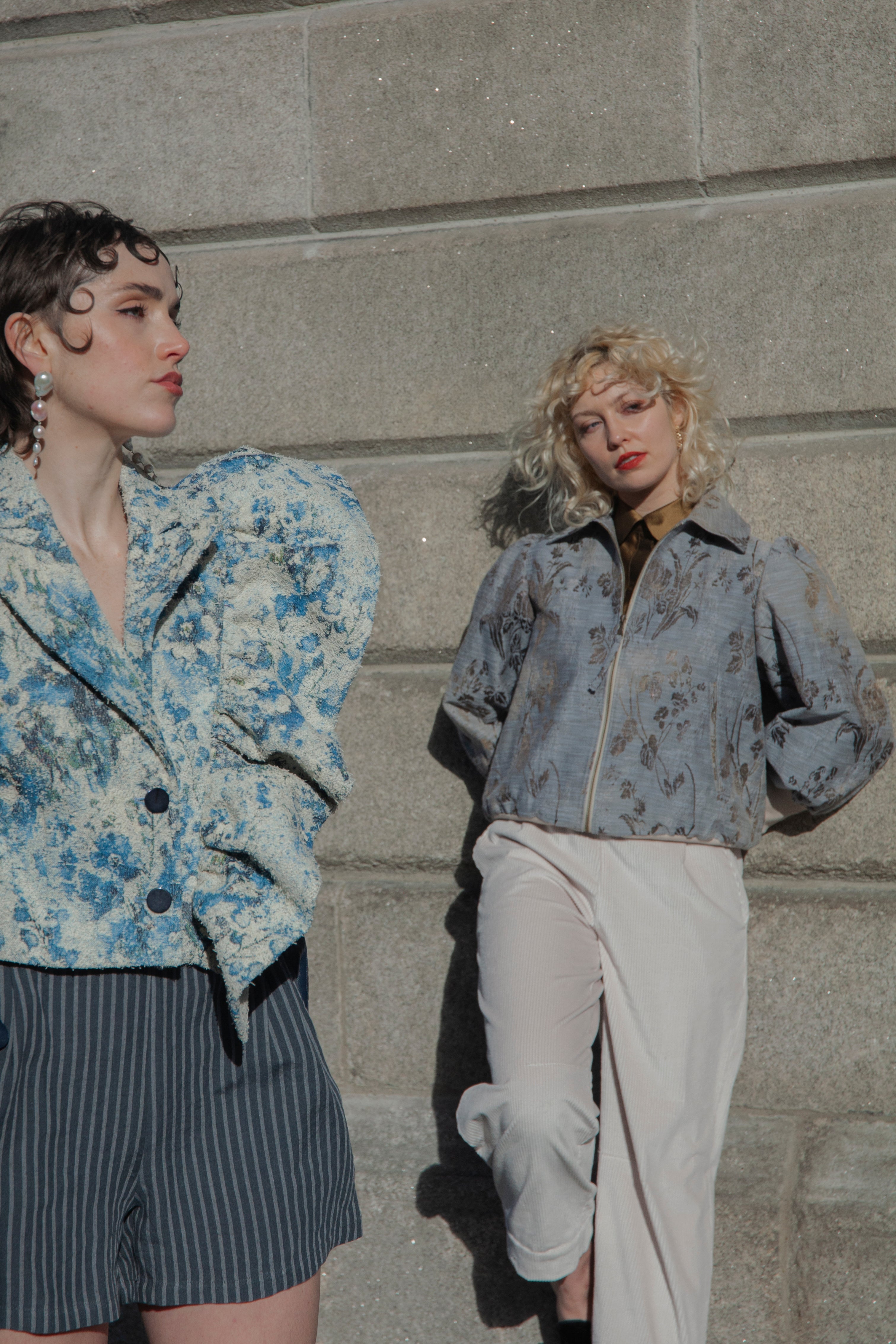AOIFE LIFESTYLE - CROPPED BLAZER FLORAL STONEWASH & SNOW WHITE -CBF 126