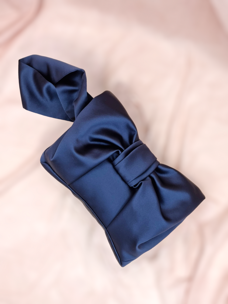 AUGUST NIGHT BOW CLUTCH 124