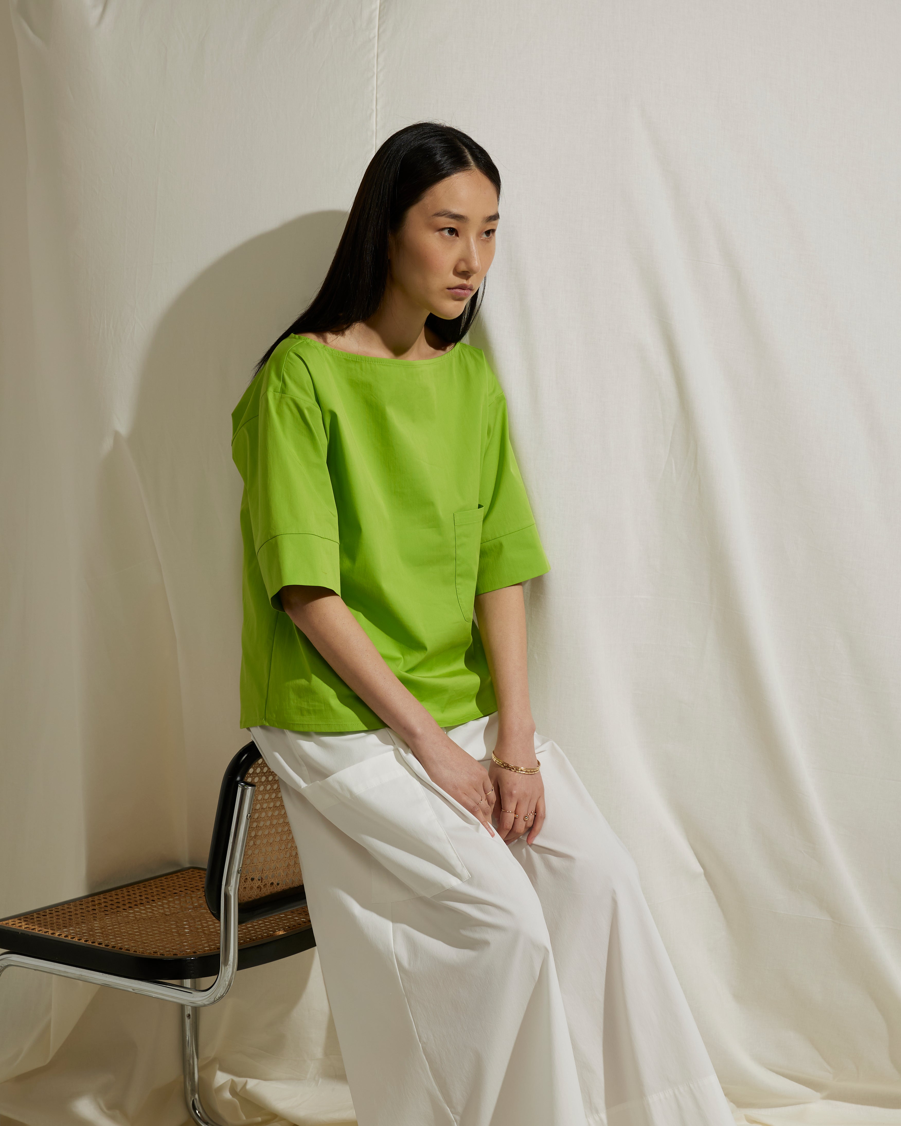SOHO-T ROUND GREEN NECK TOP W/ POCKET MIRTA 126