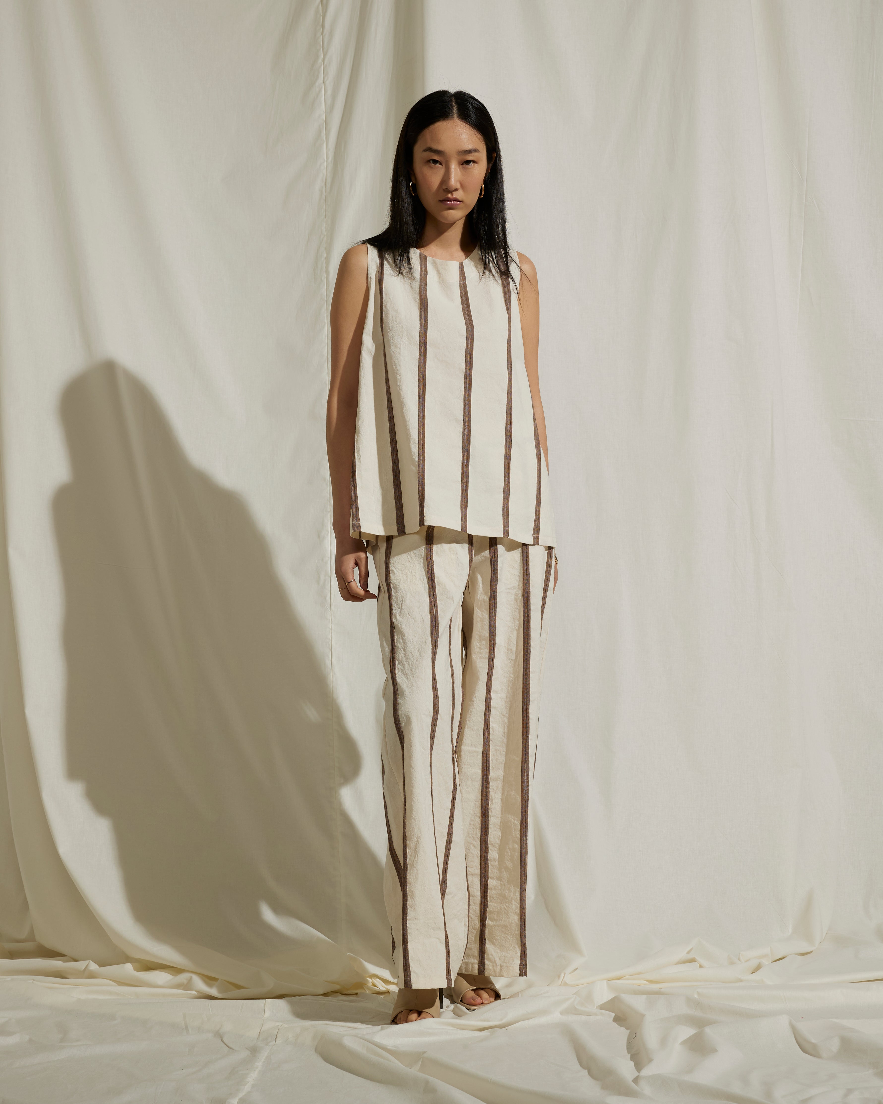 SOHO-T BROWN STRIPE KEYHOLE TOP HOLE 126