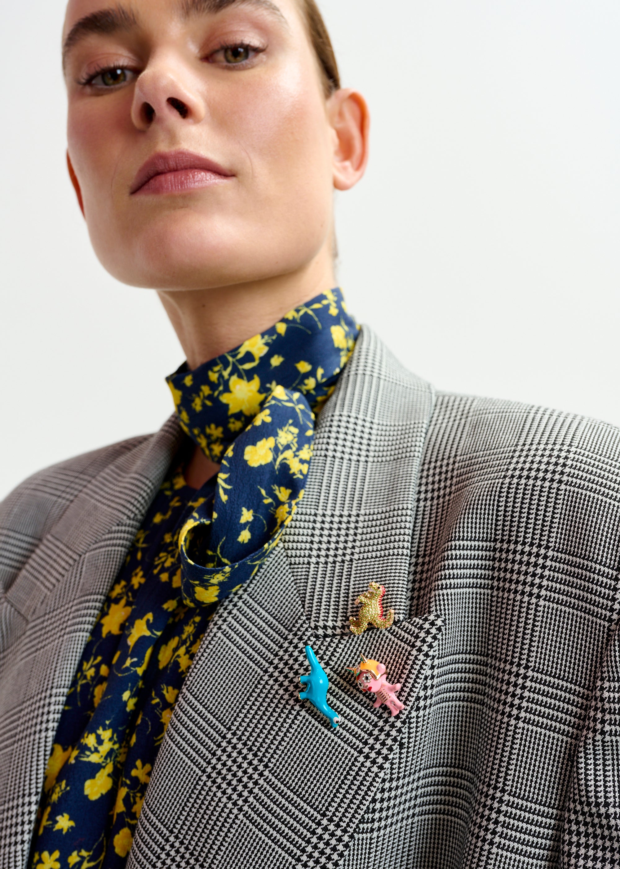 ESSENTIEL ANTWERP IGLOW MULTI BROOCH 225