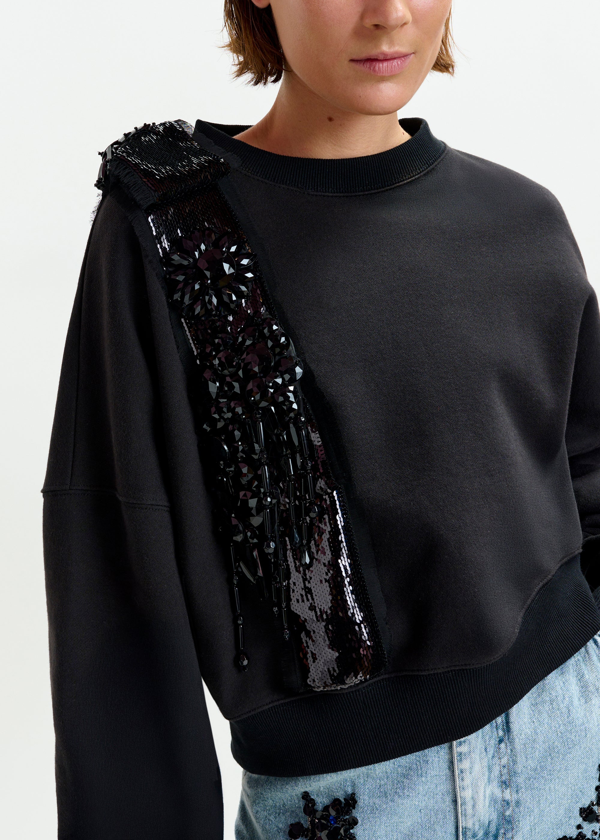 ESSENTIEL ANTWERP IJOUX EMBROIDERED BLACK SWEATSHIRT 225