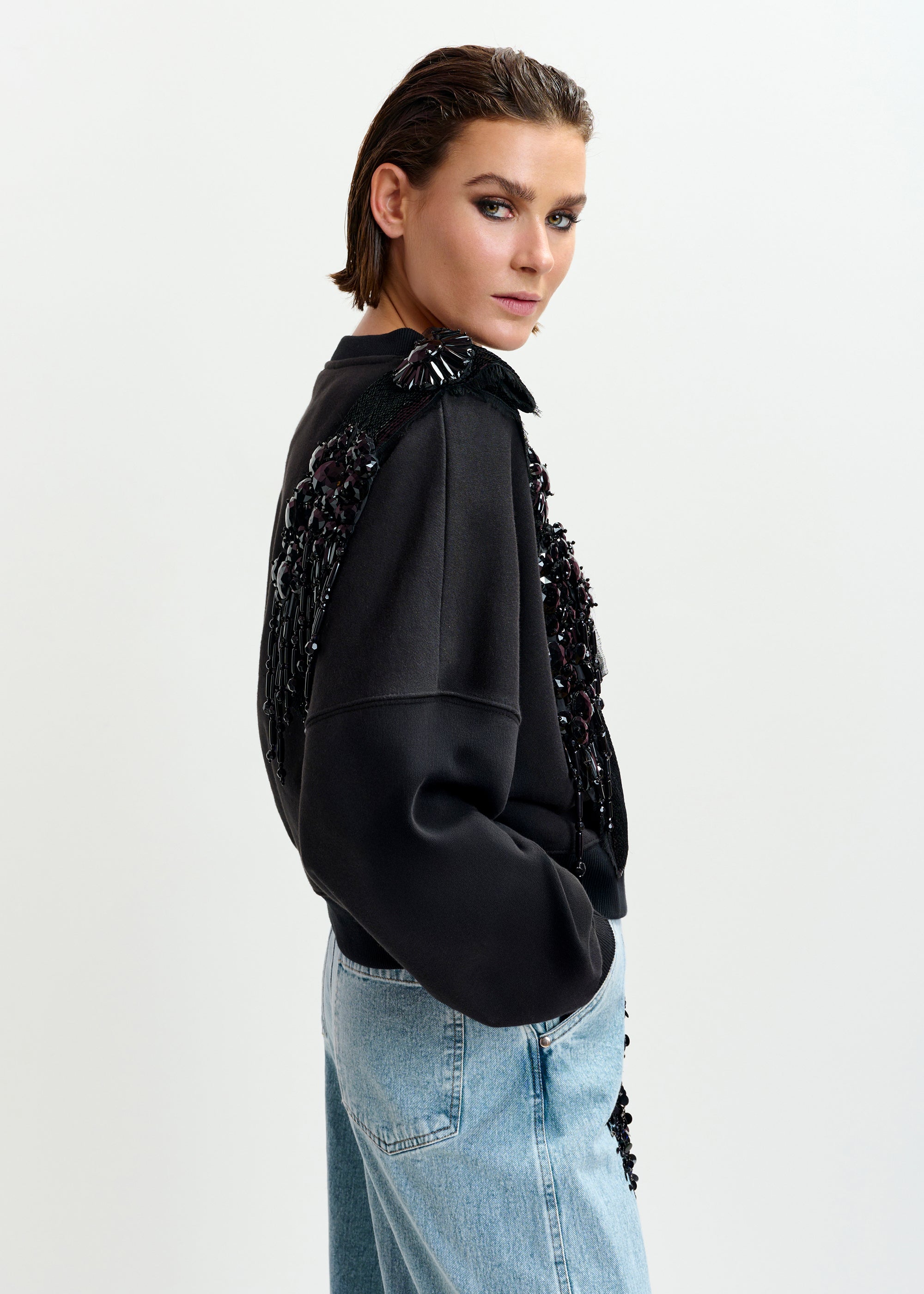 ESSENTIEL ANTWERP IJOUX EMBROIDERED BLACK SWEATSHIRT 225