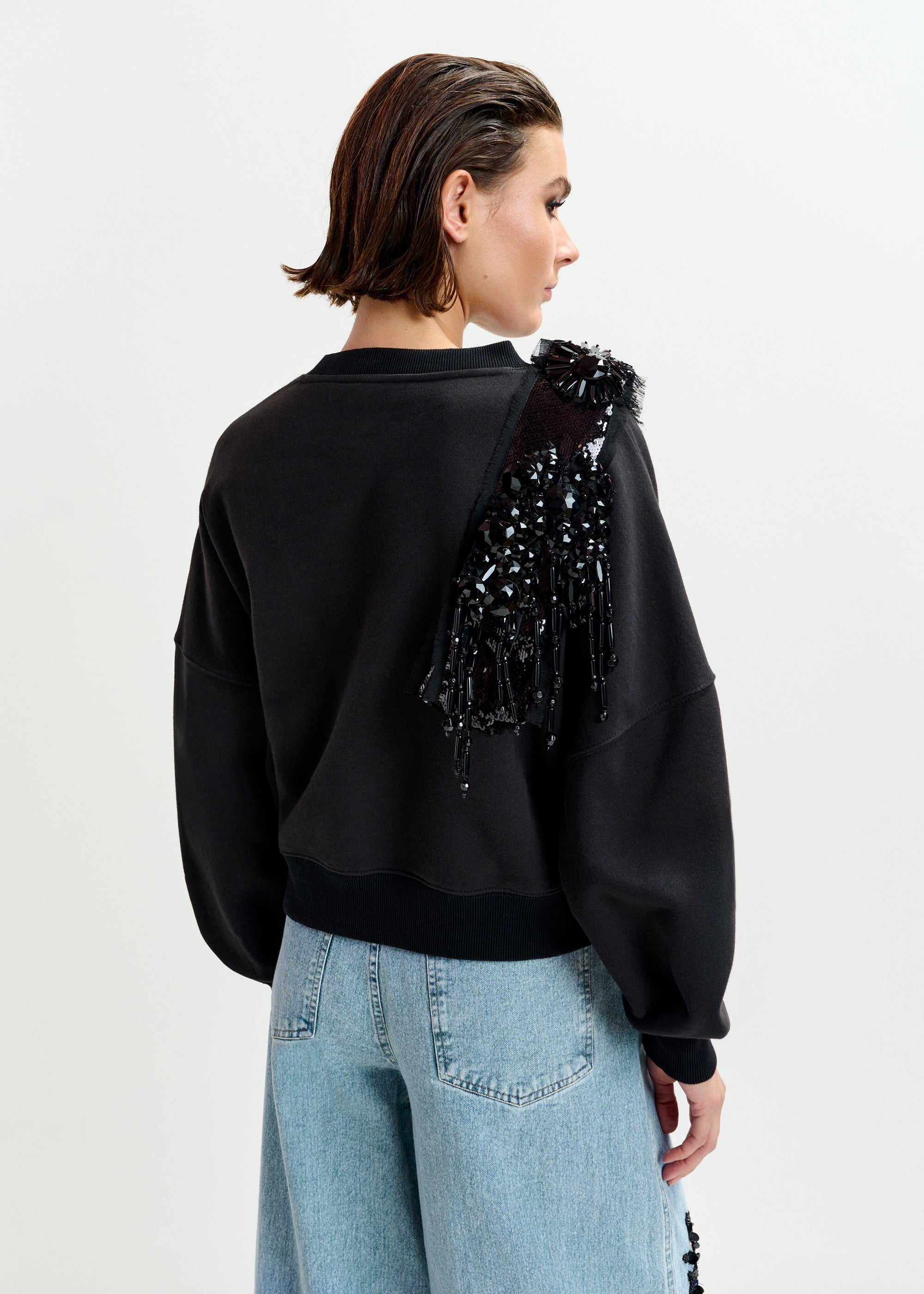ESSENTIEL ANTWERP IJOUX EMBROIDERED BLACK SWEATSHIRT 225