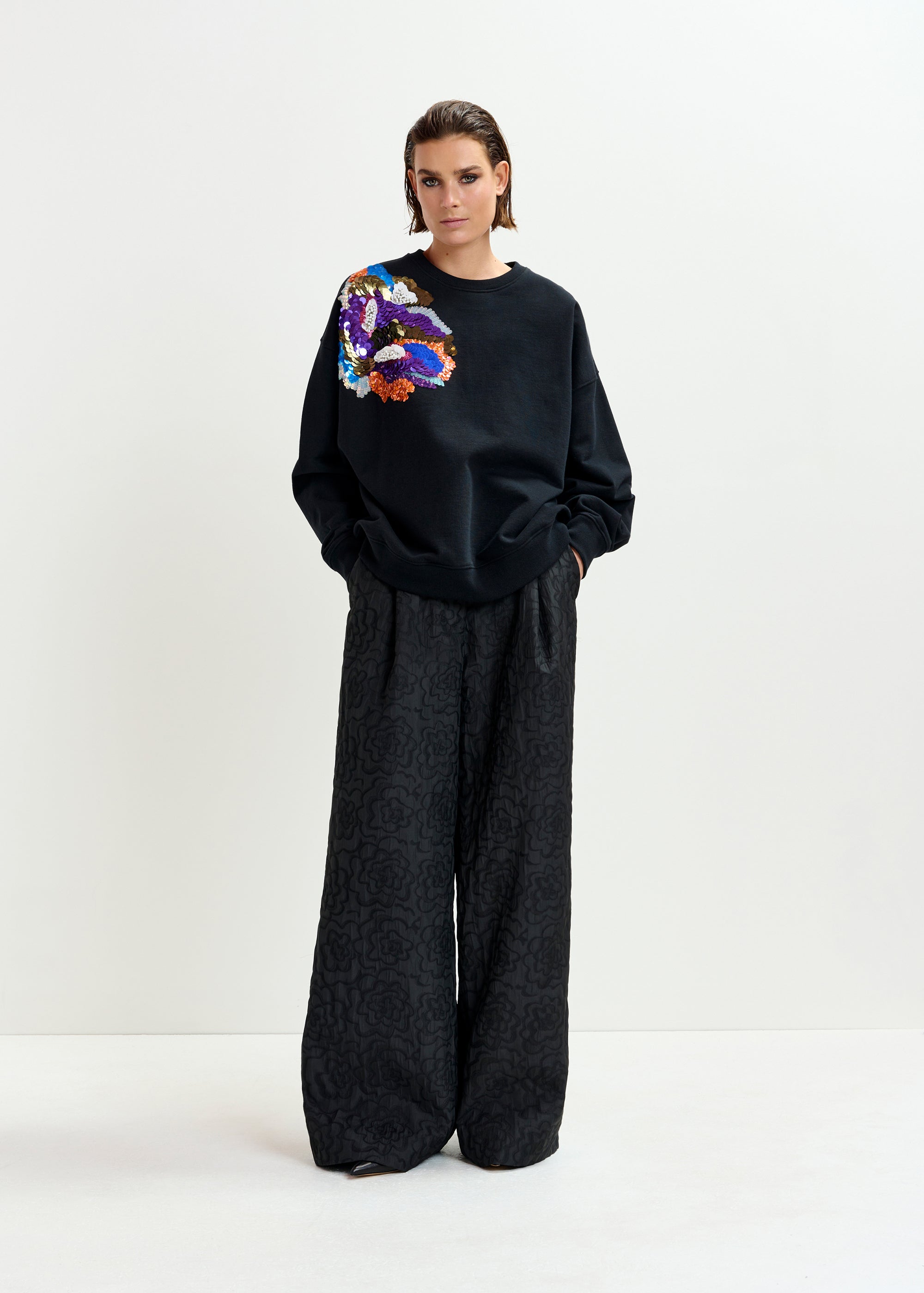 ESSENTIEL ANTWERP IVENING EMBROIDERED BLACK SWEATSHIRT 225