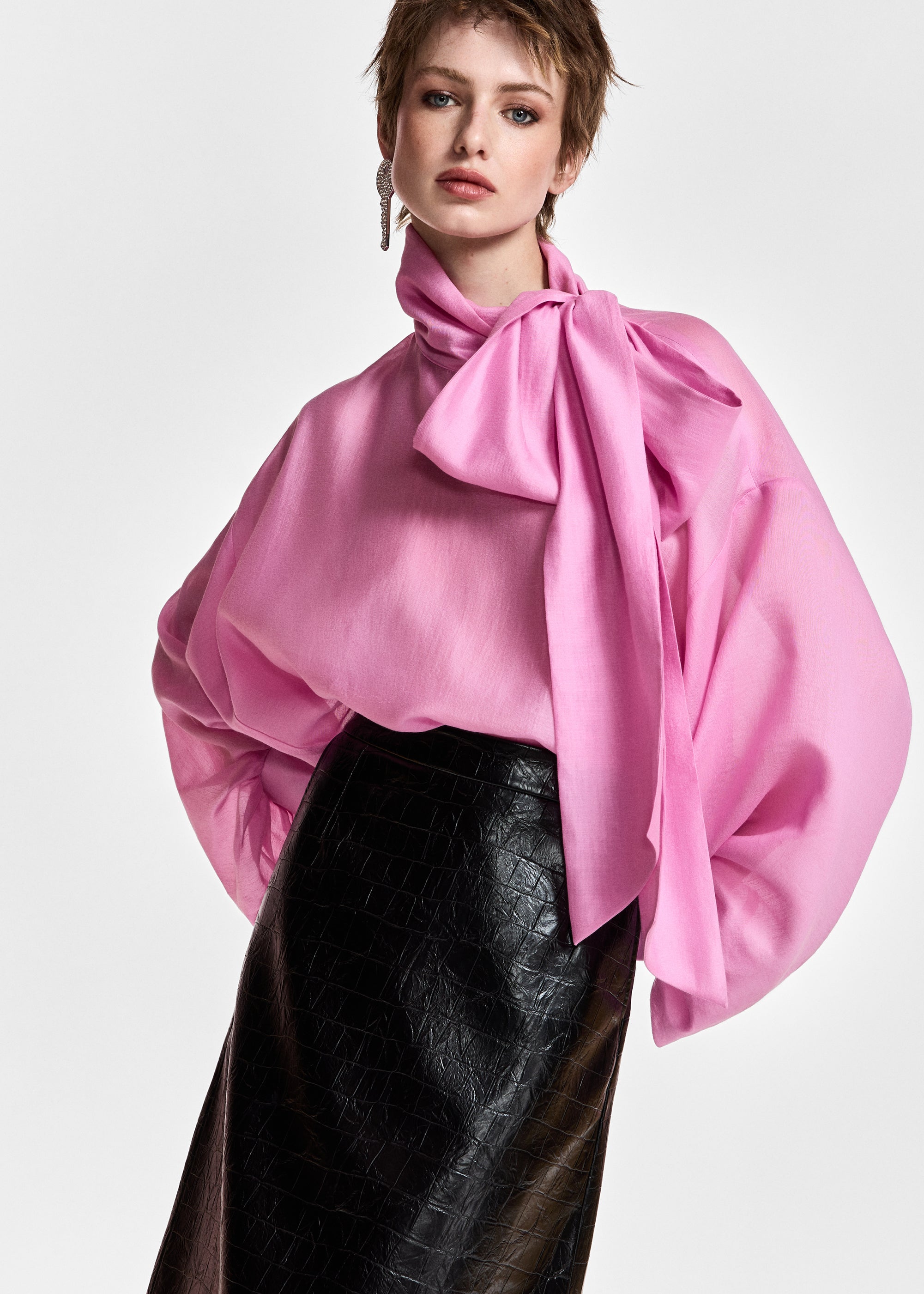 ESSENTIEL ANTWERP PINK KARISMATIC PUSSY BOW TIE TOP 226