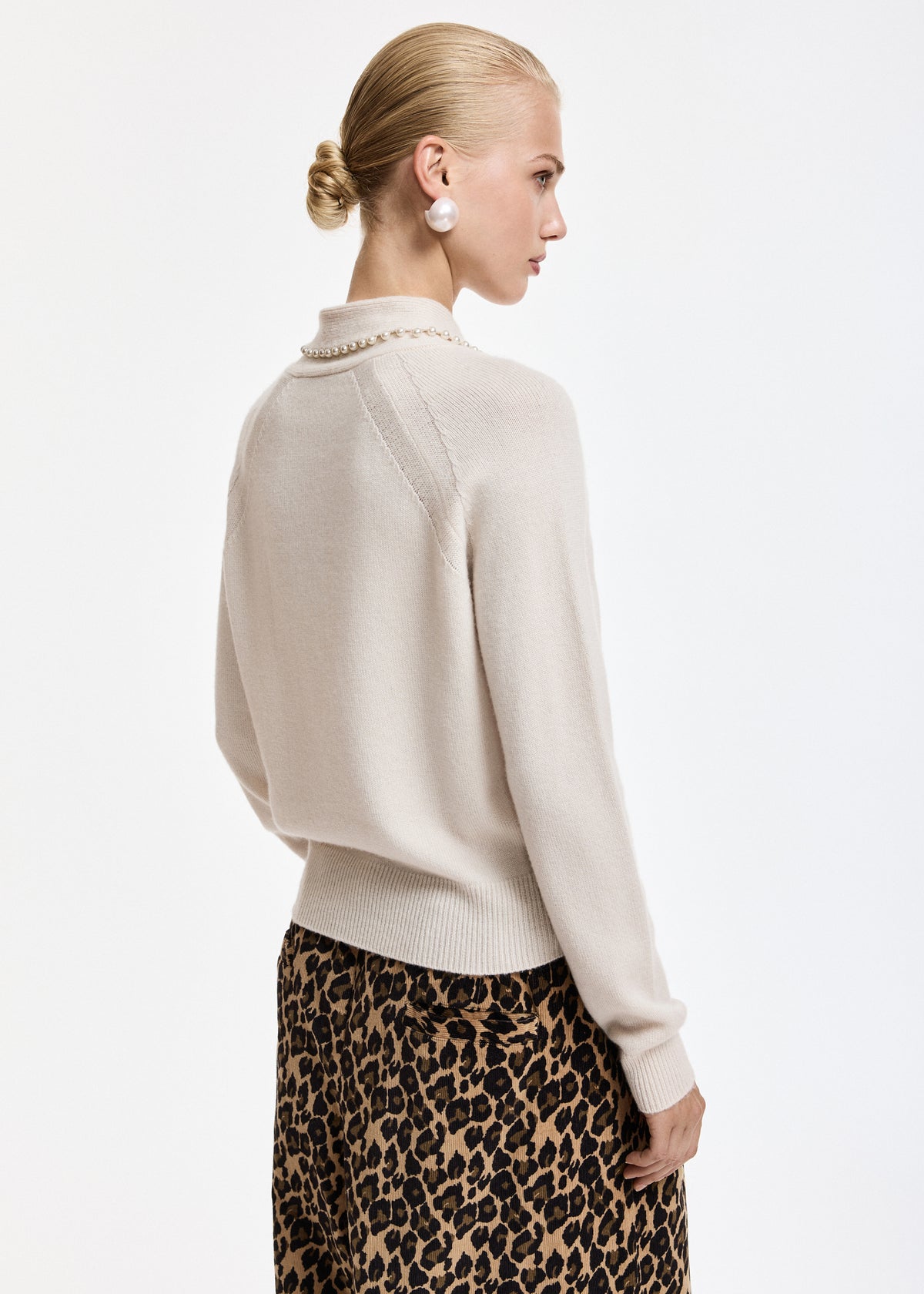 ESSENTIEL ANTWERP WHITE KASA PULLOVER WITH BEADS 226