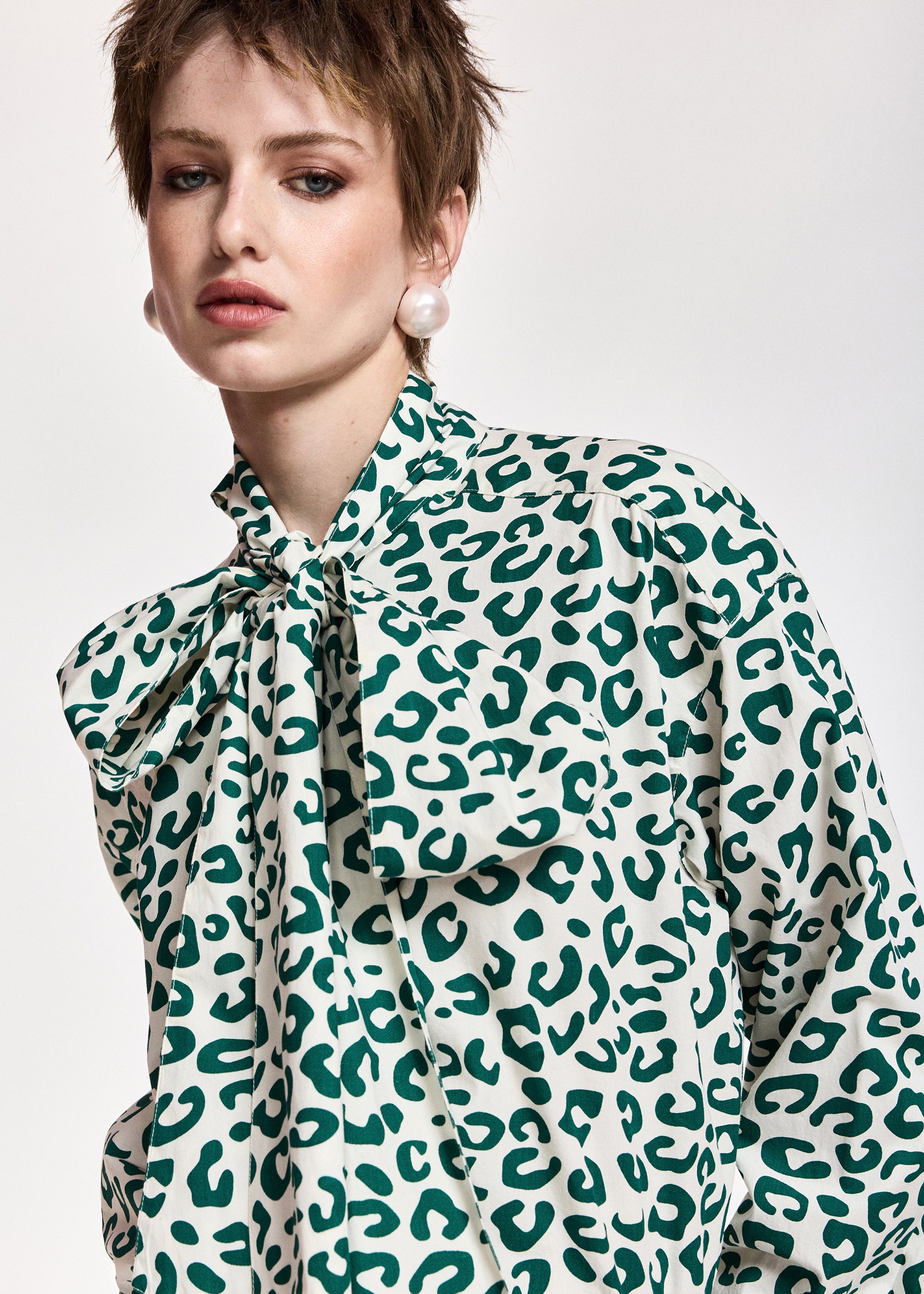 ESSENTIEL ANTWERP MULTI KHALEESI PUSSY BOW TIE SHIRT 226