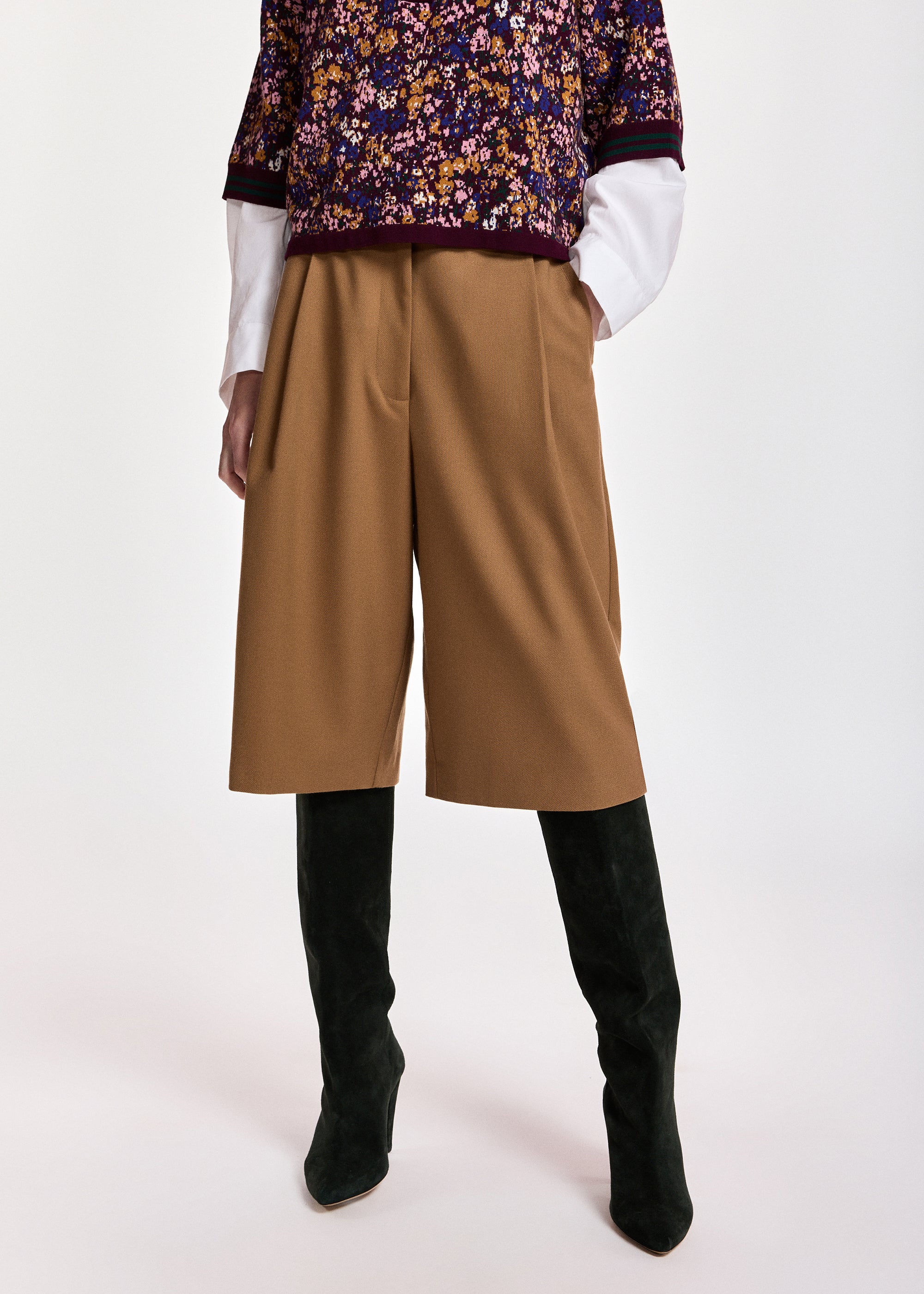 ESSENTIEL ANTWERP BEIGE KREME WIDE LEG BERMUDAS 226