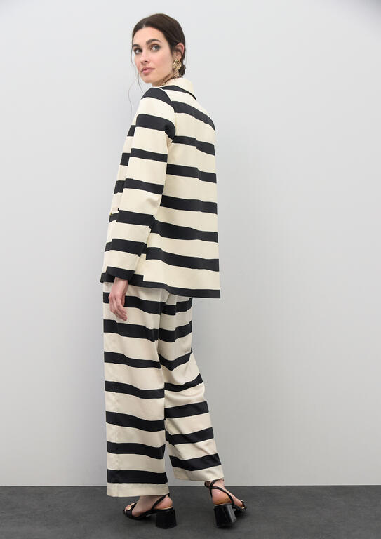 LOLA CASADEMUNT CREAM SATIN BLAZER LS2602032 126