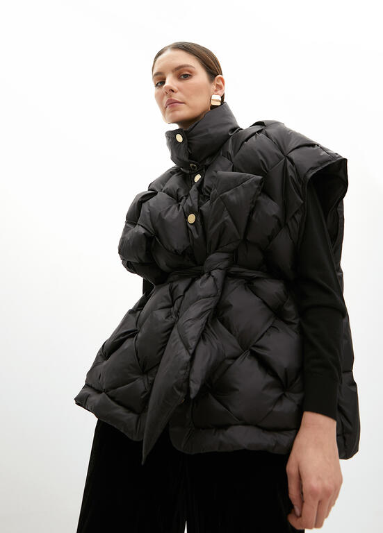 LOLA CASADEMUNT BLACK QUILTED GILET 2501006 225