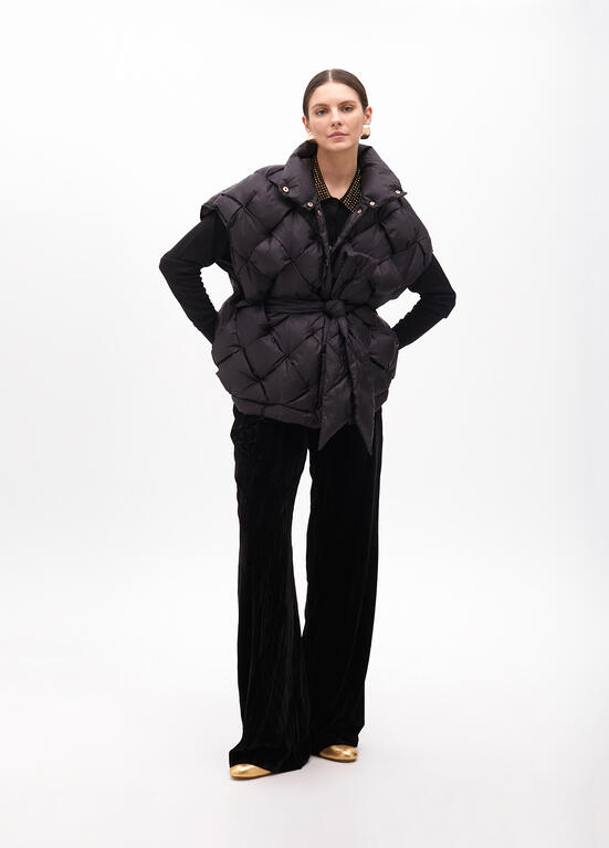 LOLA CASADEMUNT BLACK QUILTED GILET 2501006 225