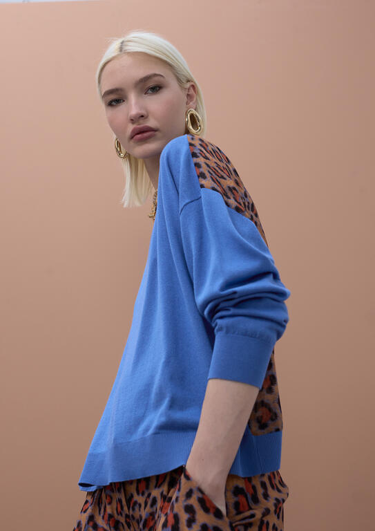 LOLA CASADEMUNT MITE BLUE SWEATER WITH PRINTED BACK MS2611010 126