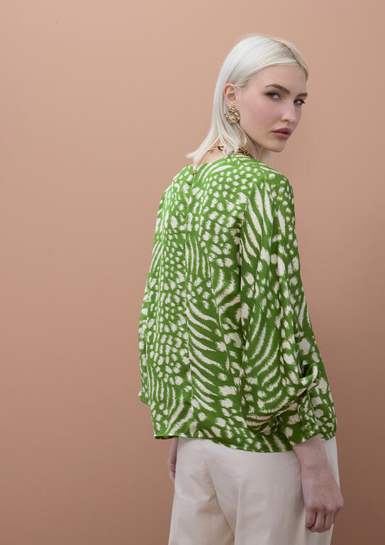 LOLA CASADEMUNT MITE GREEN V-NECK BLOUSE MS2615038 126