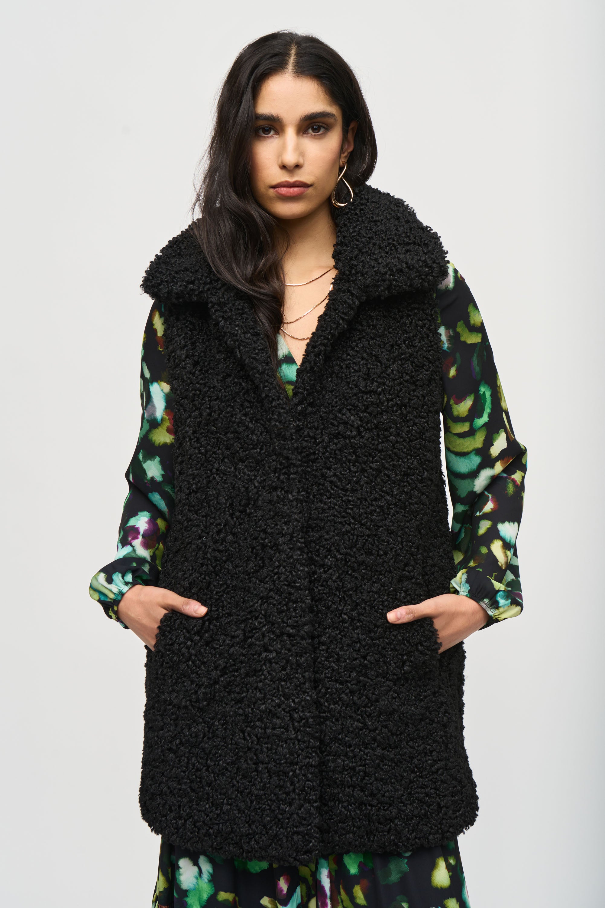 JOSEPH RIBKOFF BLACK FUR SLEVELESS LONG GILET 243908 224