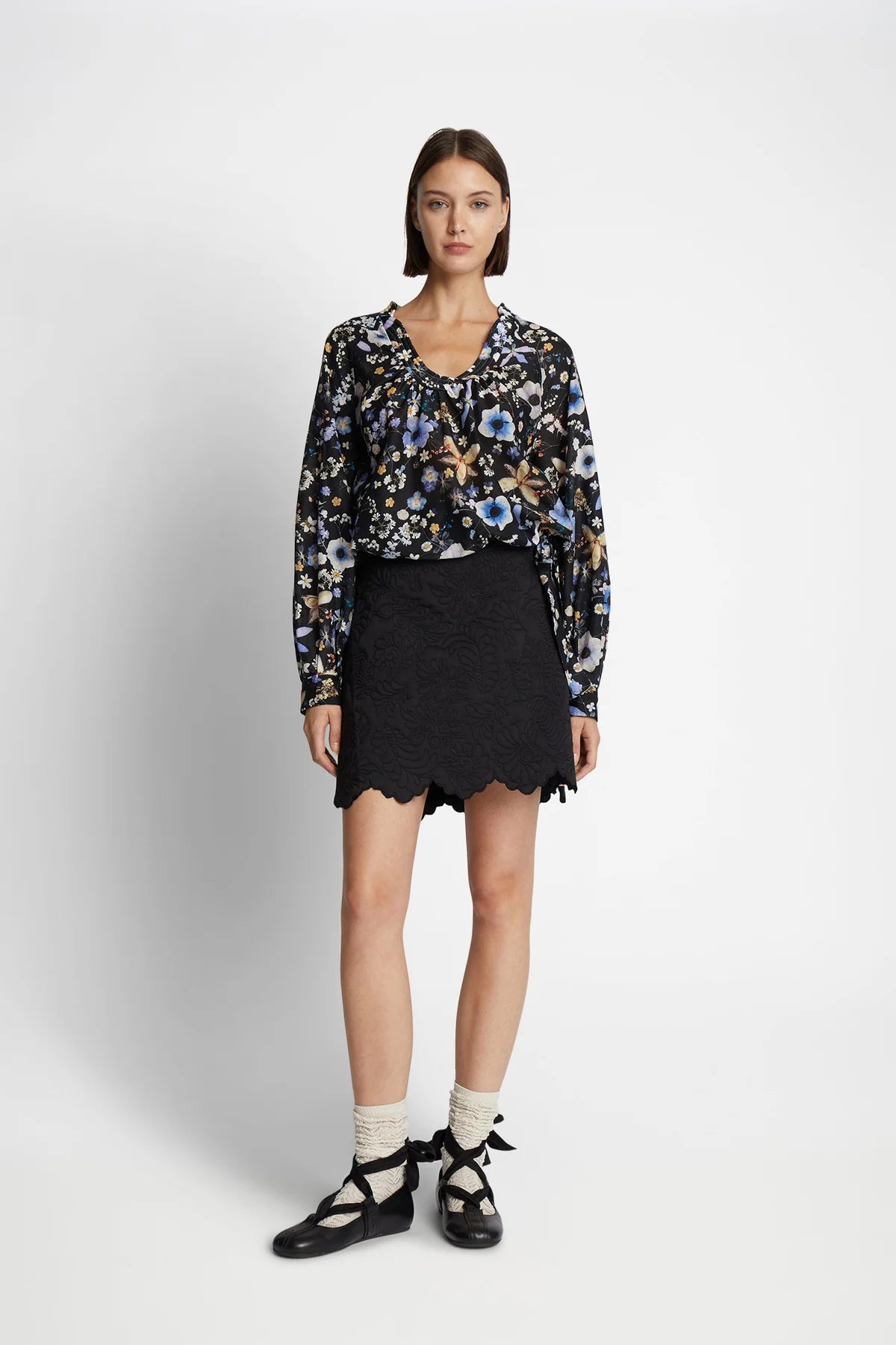 MUNTHE FERNE BLACK FLORAL V-NECK TOP 125