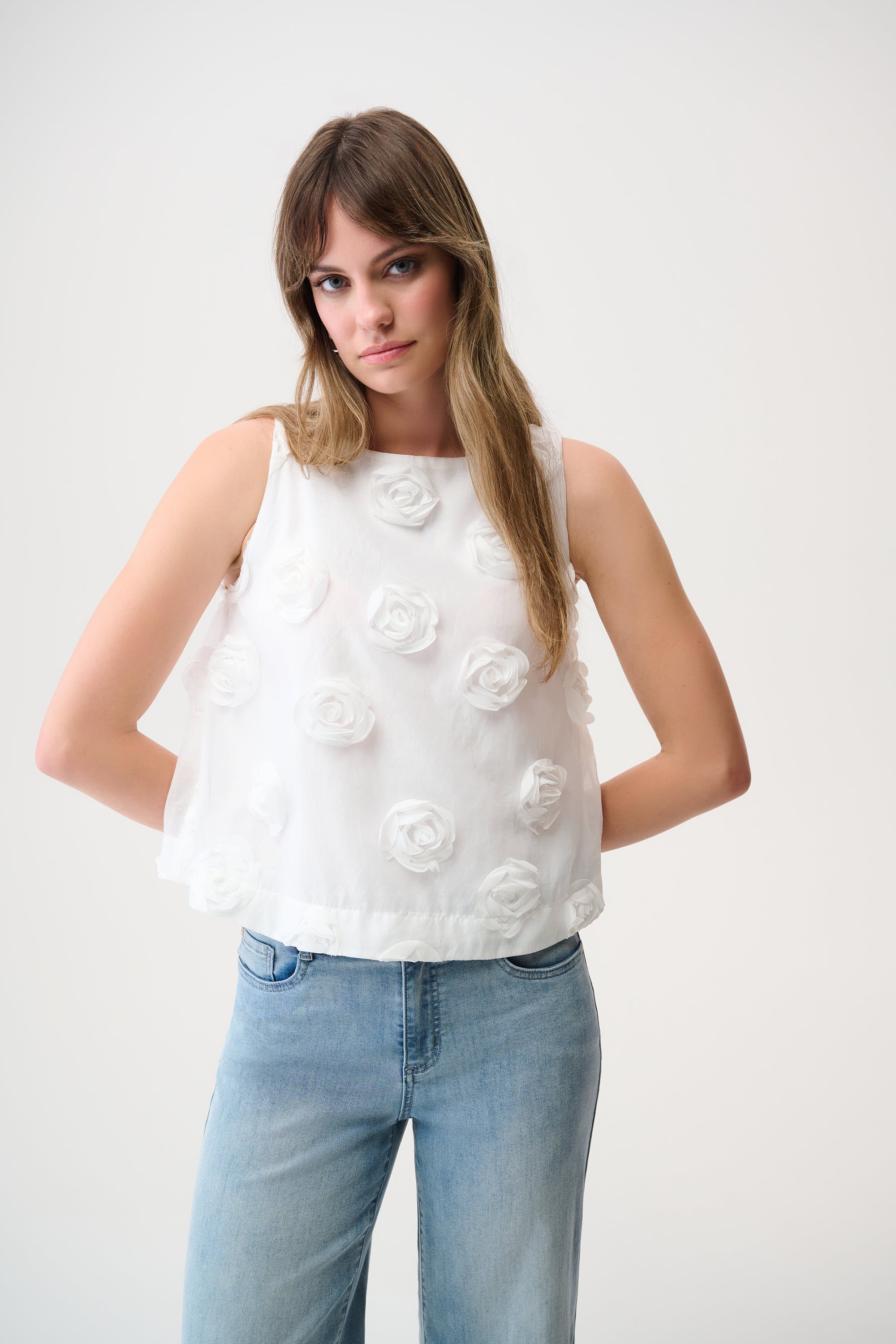 JOSEPH RIBKOFF TOP WHITE FLORAL 261220-34 126