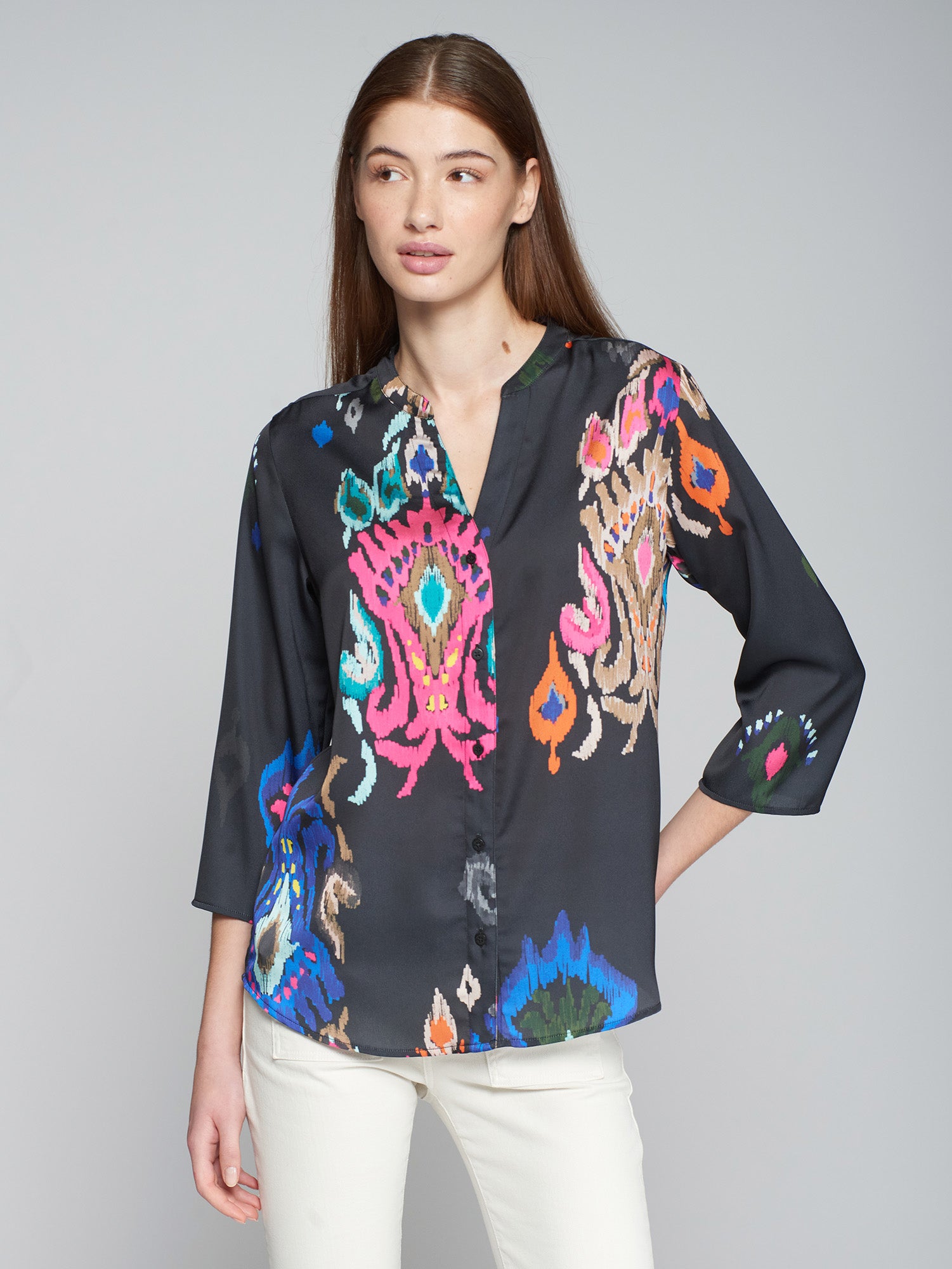 VILAGALLO BLACK V-NECK PRINT BLOUSE 31850 224