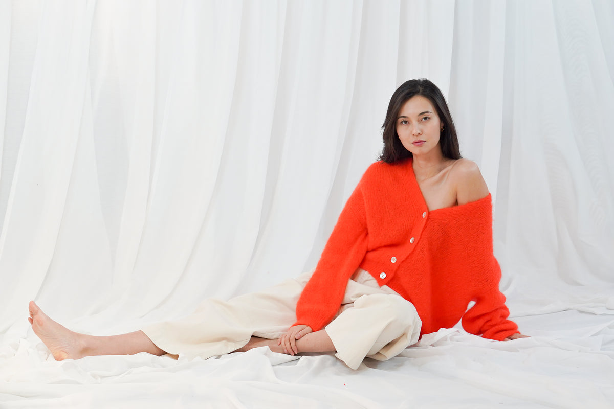 TWNS ORANGE BUTTONED V-NECK CARDIGAN MALIA 226