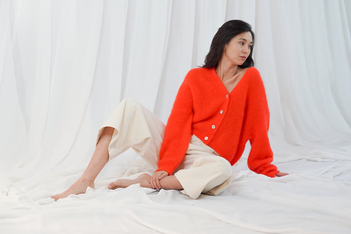 TWNS ORANGE BUTTONED V-NECK CARDIGAN MALIA 226