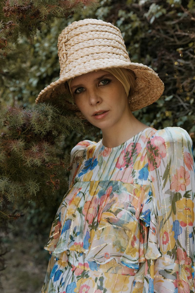 QUEENS OF ARCHIVE - ELEANOR LADY GARDEN QOA230 126