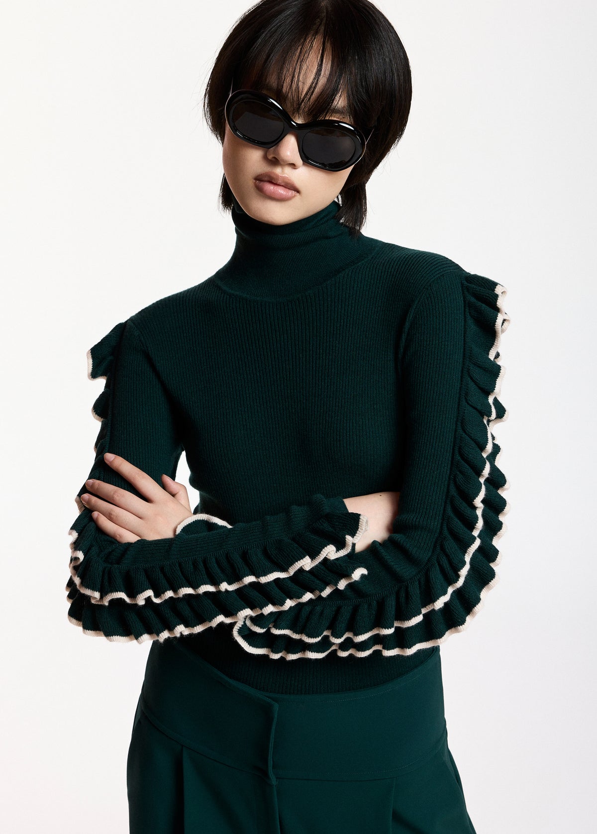 essentiel antwerp green kitty pullover with frills
