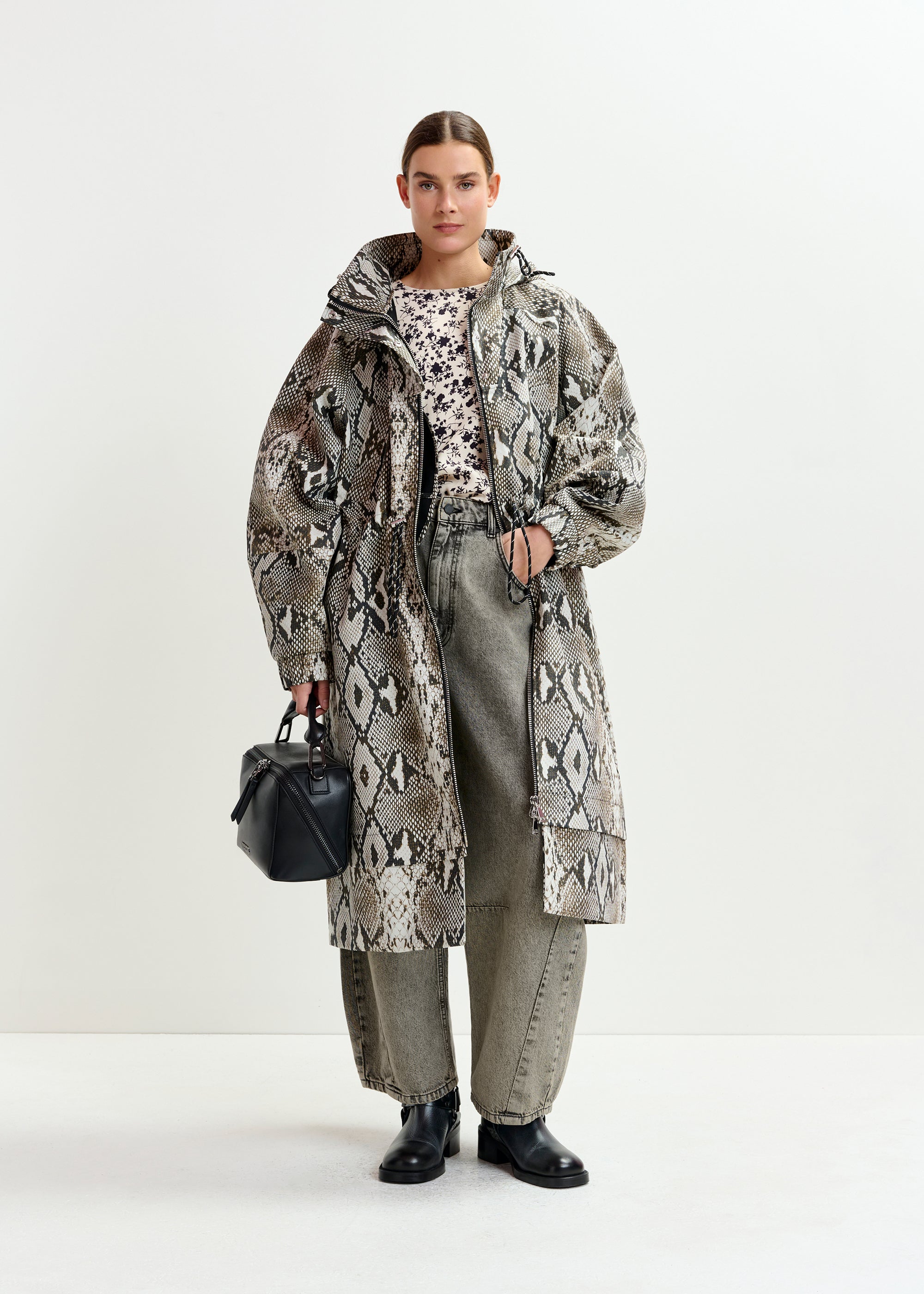 ESSENTIEL ANTWERP IDENTIFY OFF WHITE COAT MACBEES