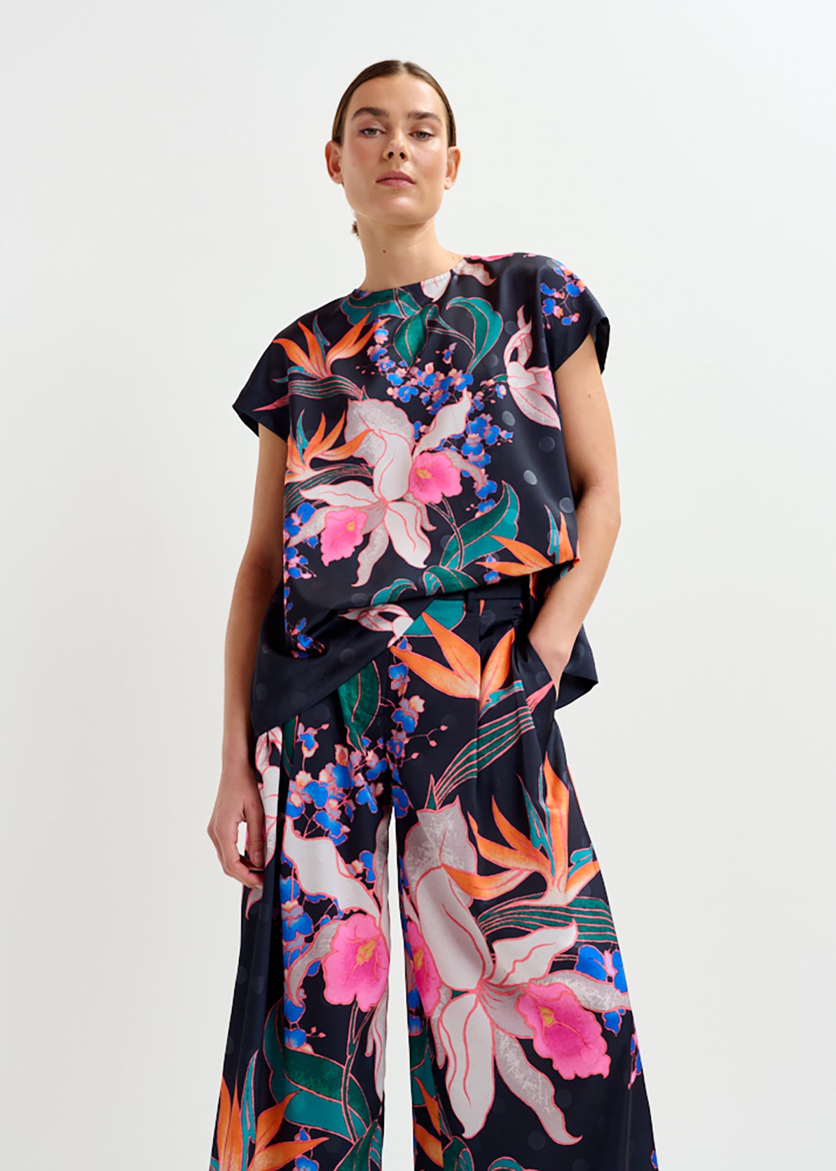 ESSENTIEL ANTWERP ISHIRT BLACK TOP MACBEES
