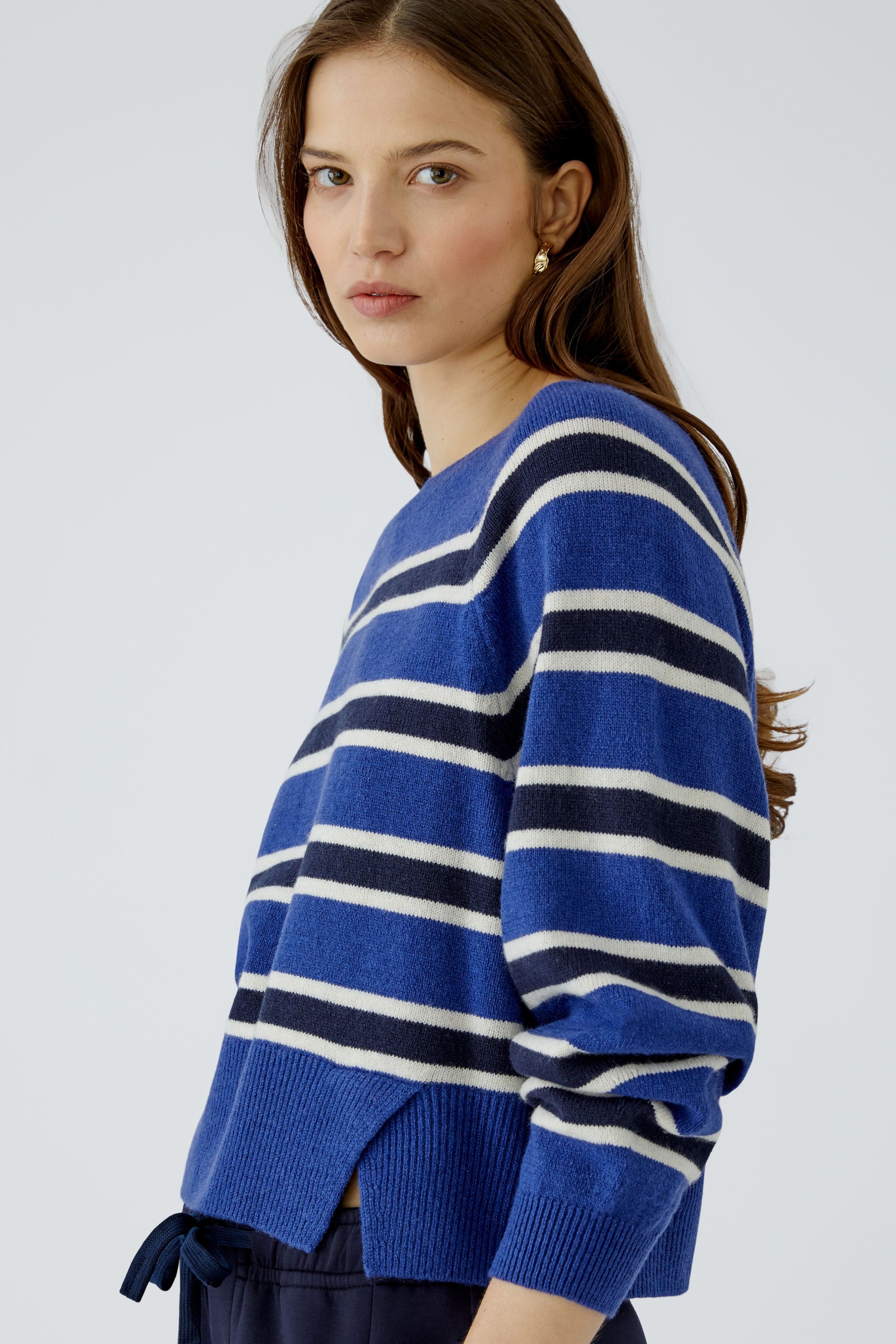 98042 0545 oui blue pullover