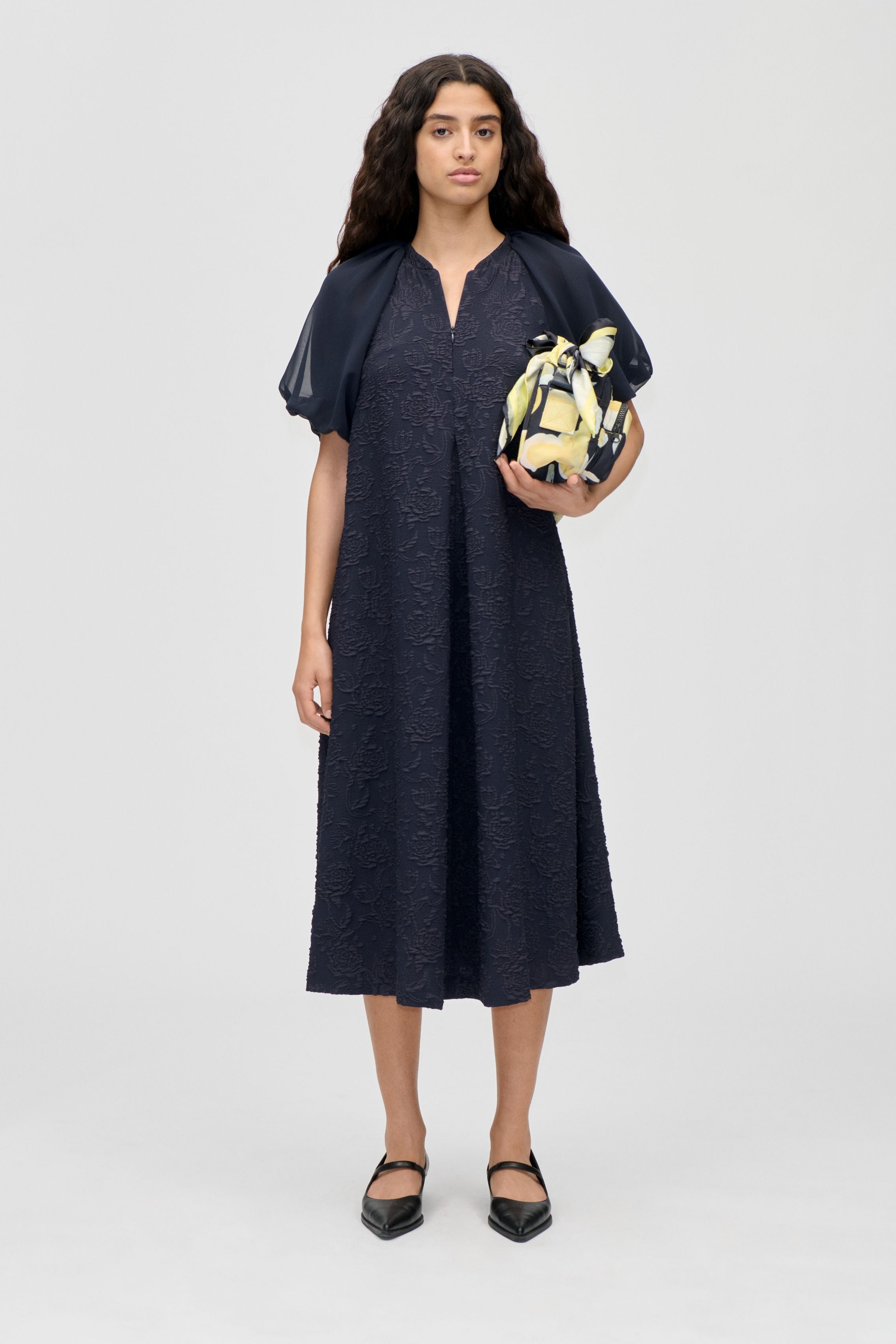 STINE GOYA NAVY STRETCH JACQUARD / SHEER GGT, BALLOON SLEEVE MIDI DRESS SG-PS26-D192-2446 126