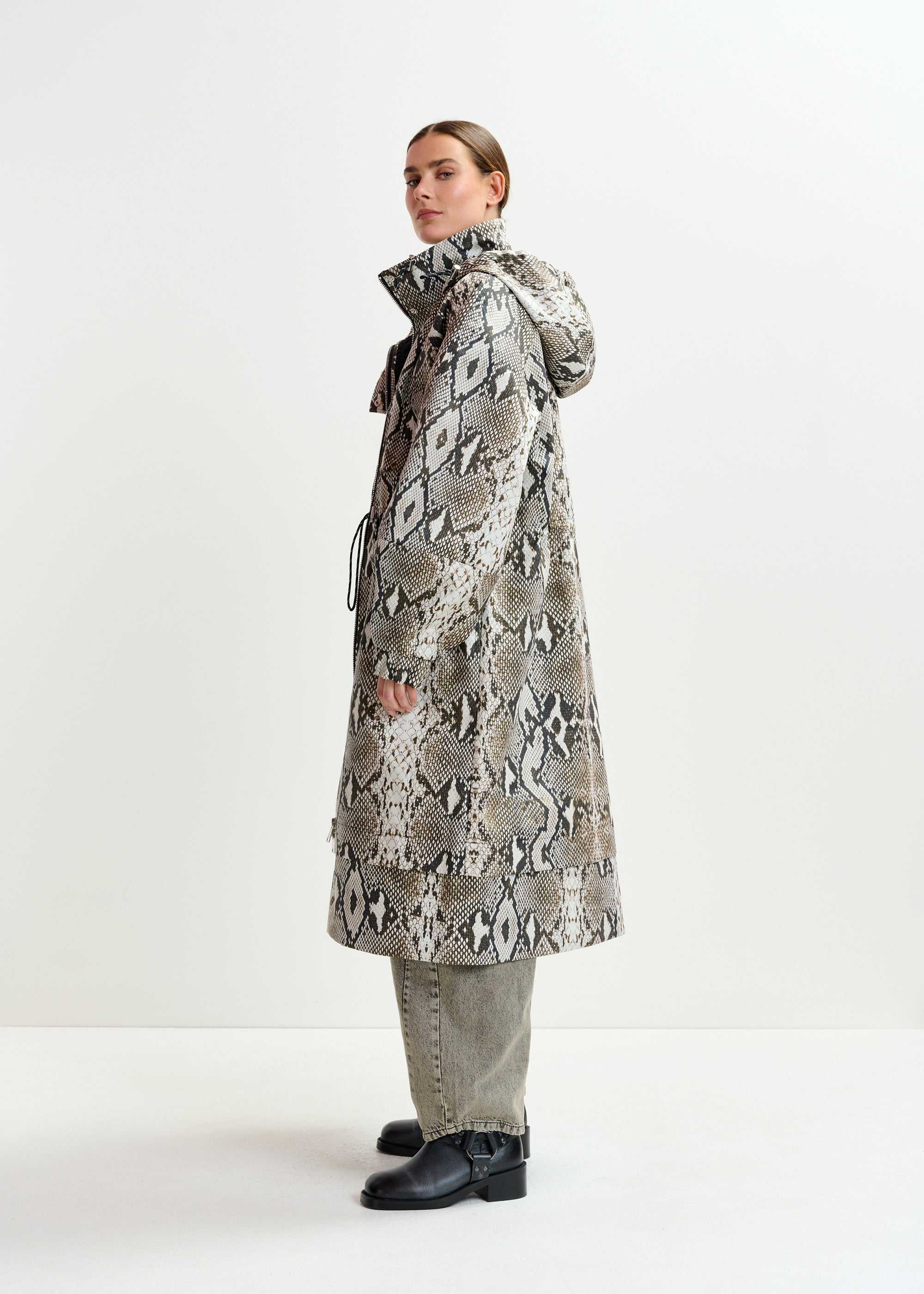 ESSENTIEL ANTWERP IDENTIFY OFF WHITE COAT 225
