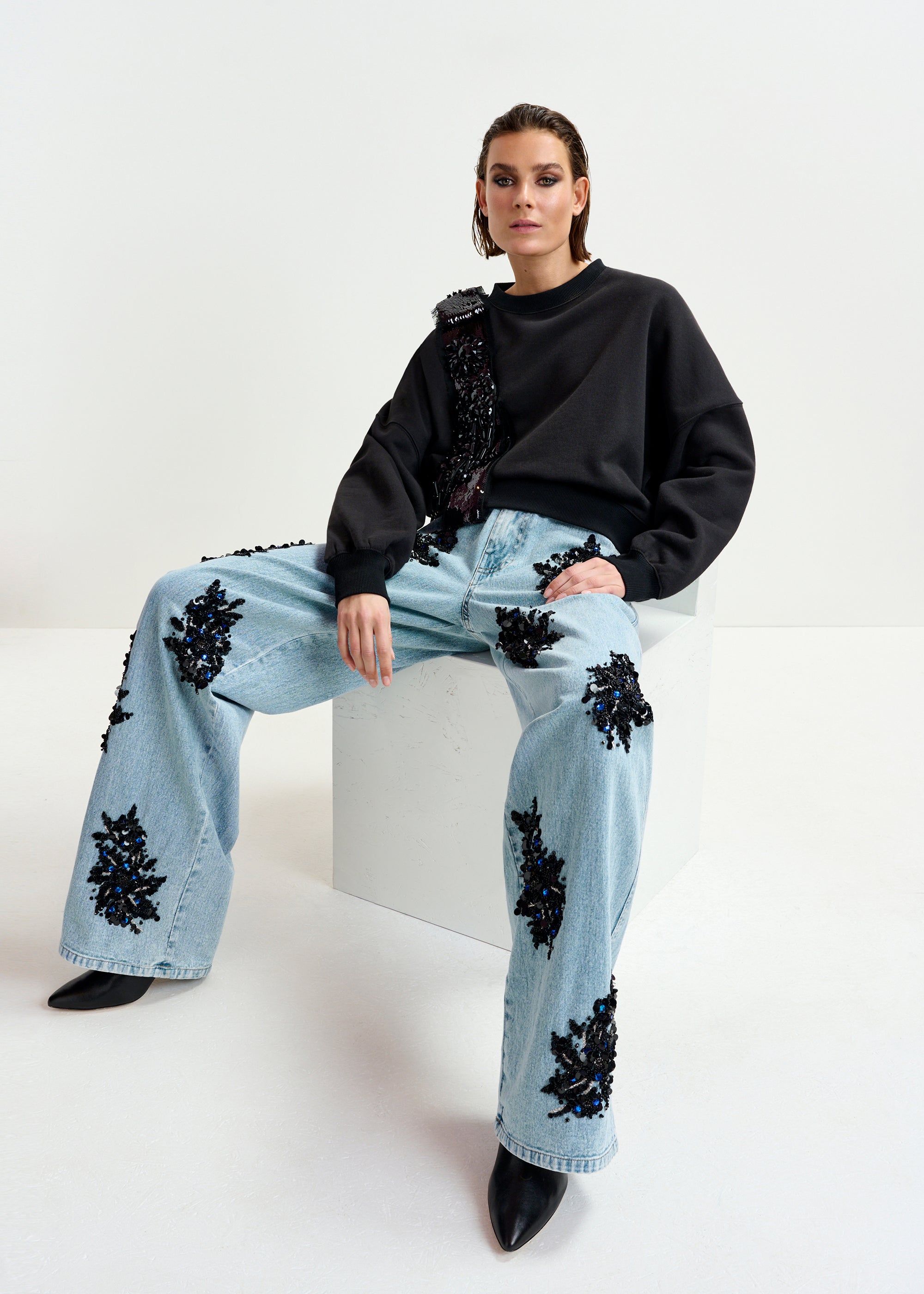 ESSENTIEL ANTWERP IJOUX EMBROIDERED  BLACK SWEATSHIRT 225