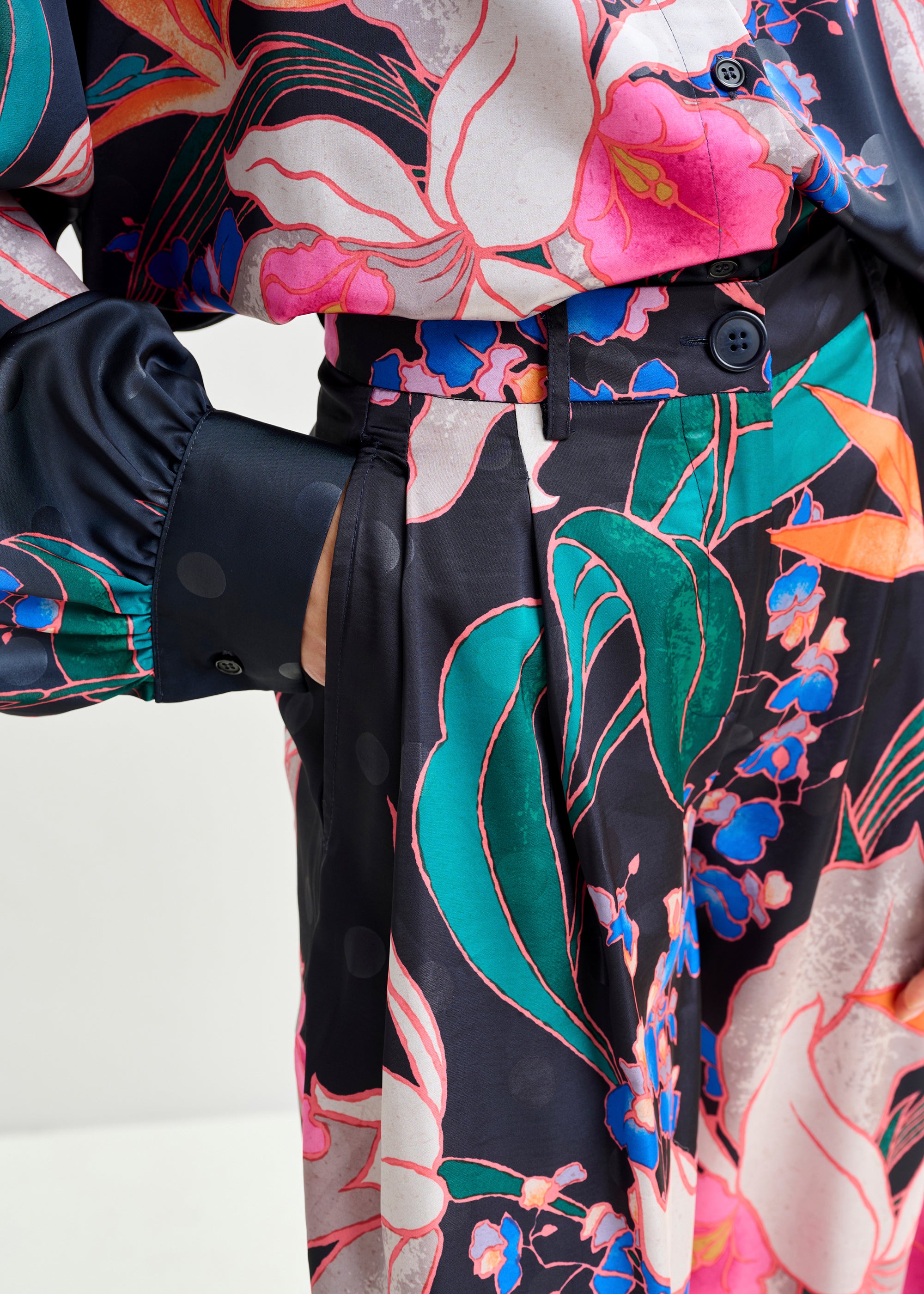 ESSENTIEL ANTWERP IPANTS BLACK PANTS 225