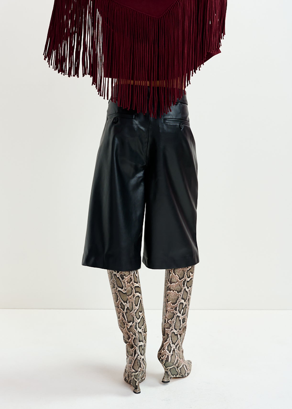 ESSENTIEL ANTWERP ITOP BLACK SHORTS 225