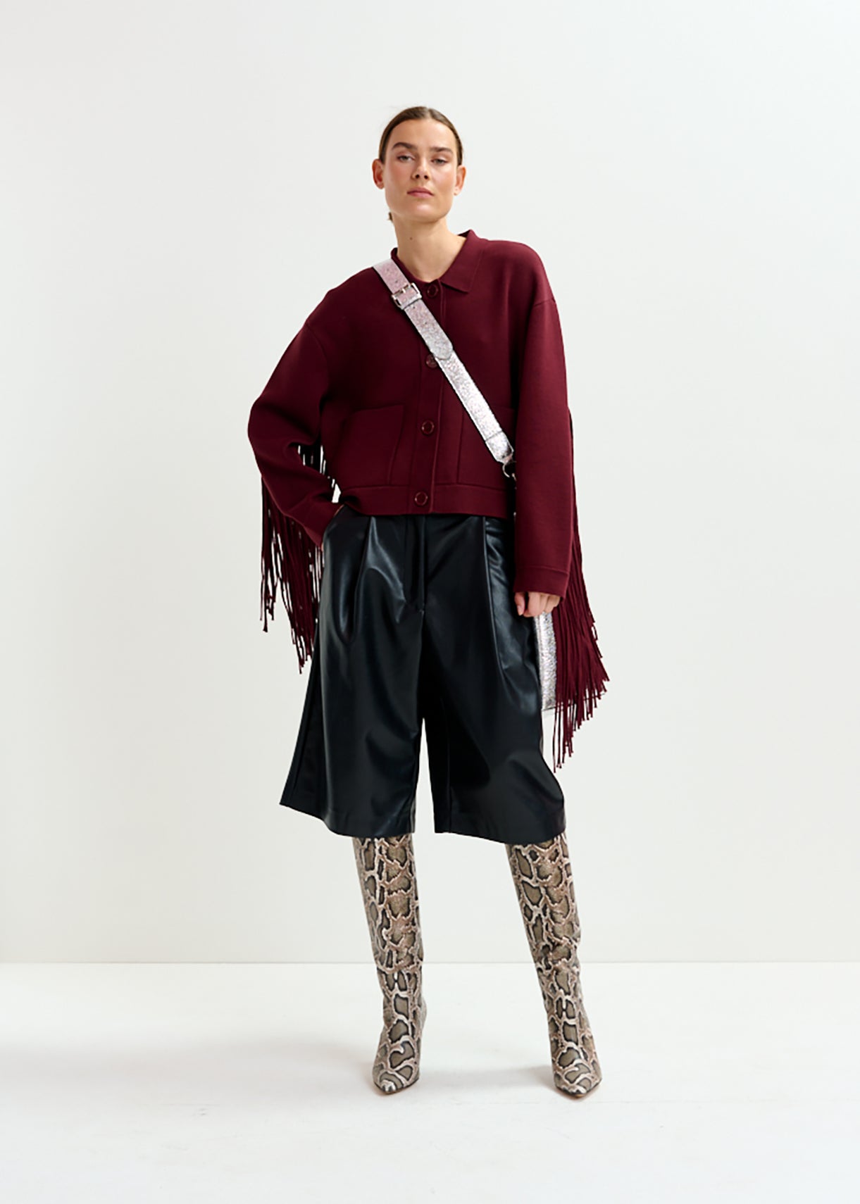 ESSENTIEL ANTWERP ITOP BLACK SHORTS 225
