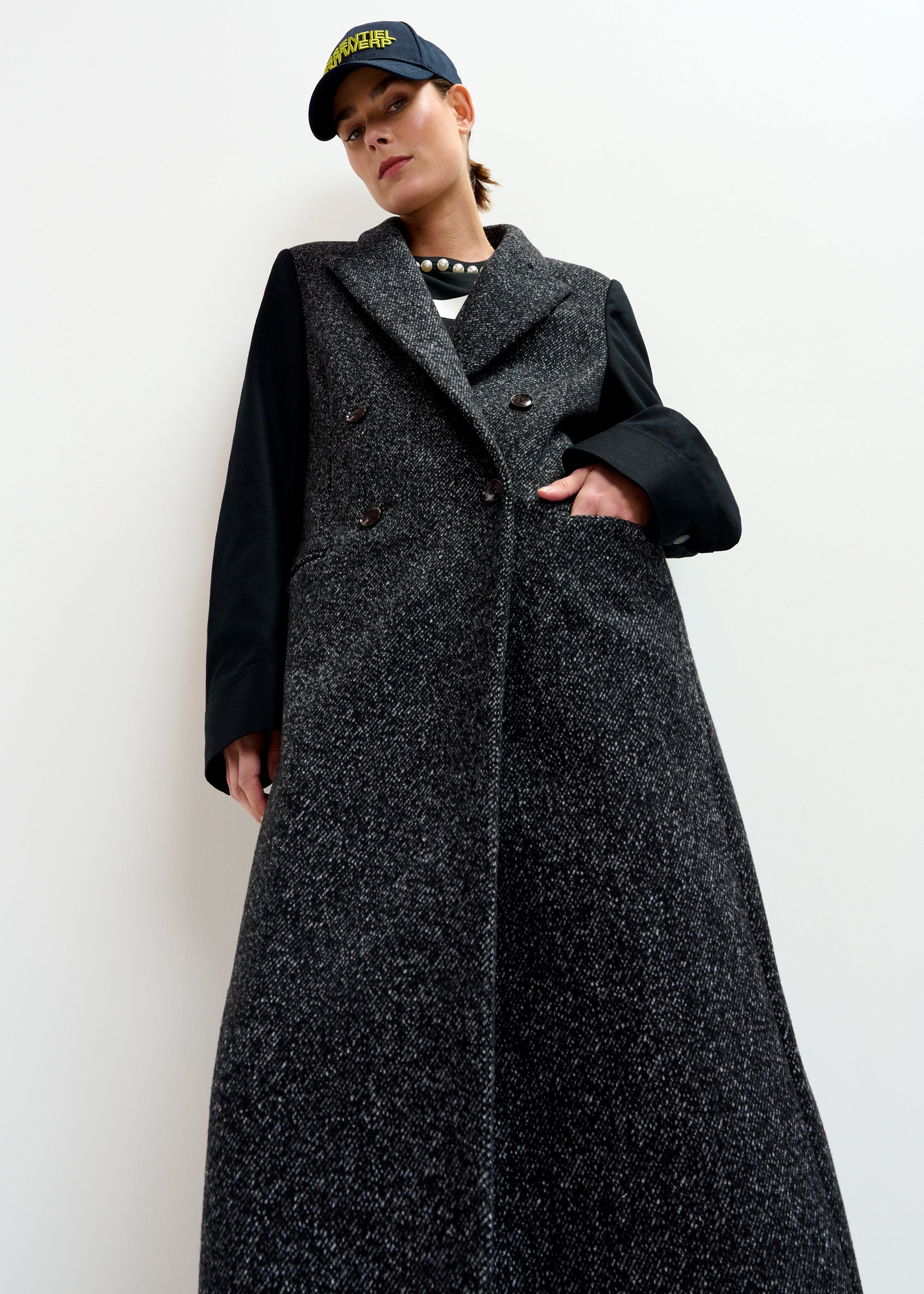 ESSENTIEL ANTWERP IVONA BLACK COAT 225