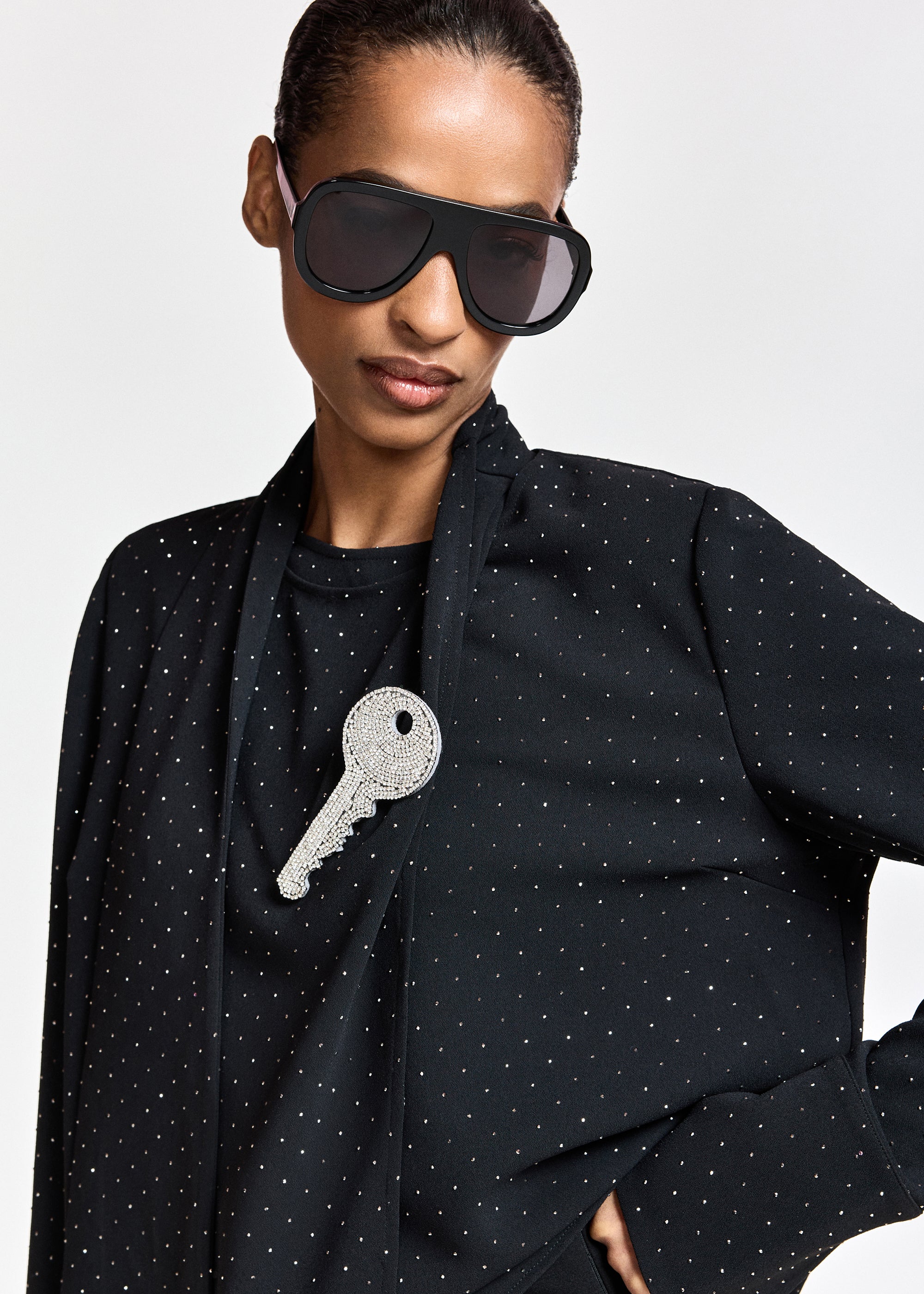 ESSENTIEL ANTWERP BLACK KALANCHOE TOP W/ SCARF 226