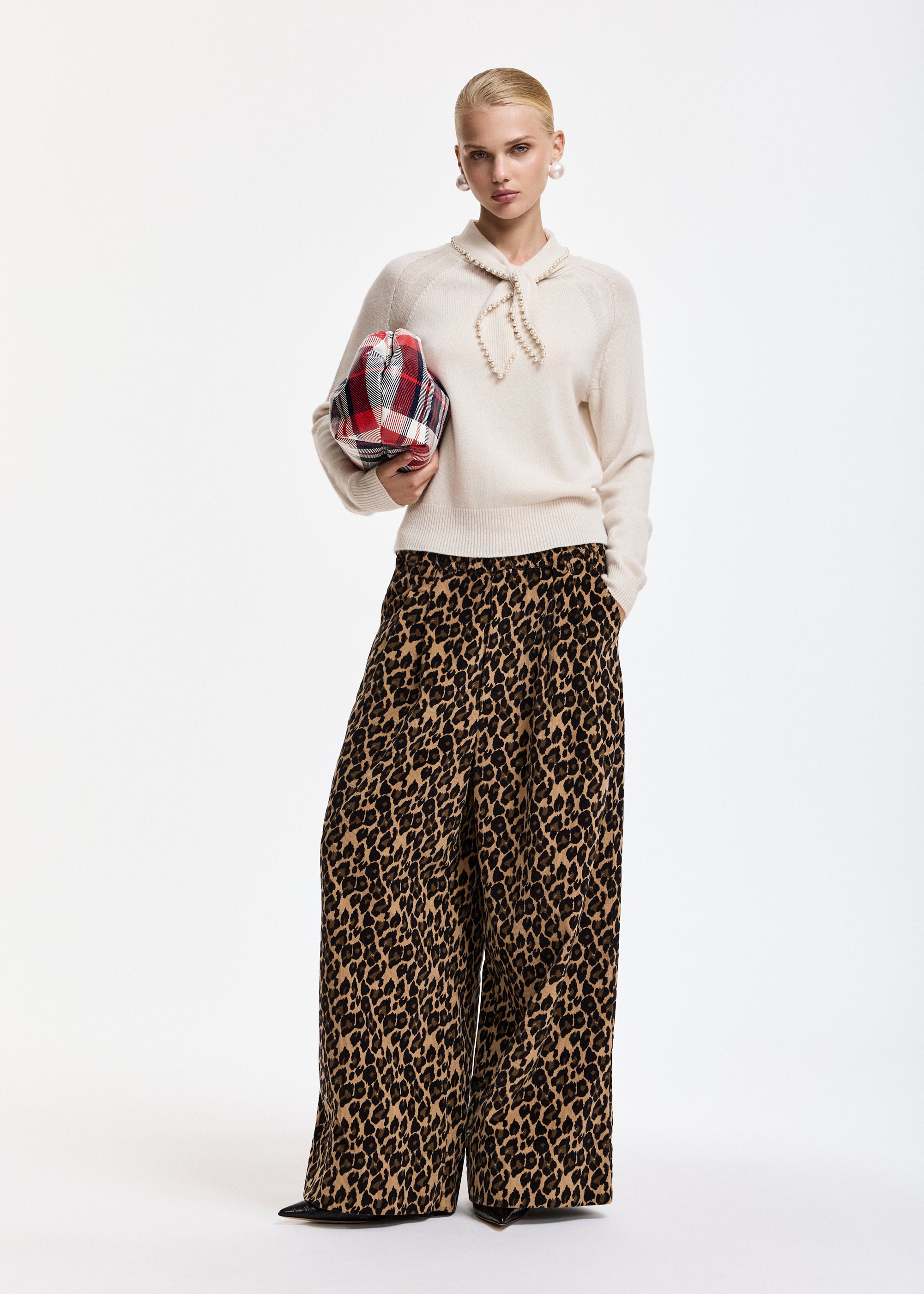 ESSENTIEL ANTWERP WHITE KASA PULLOVER WITH BEADS 226