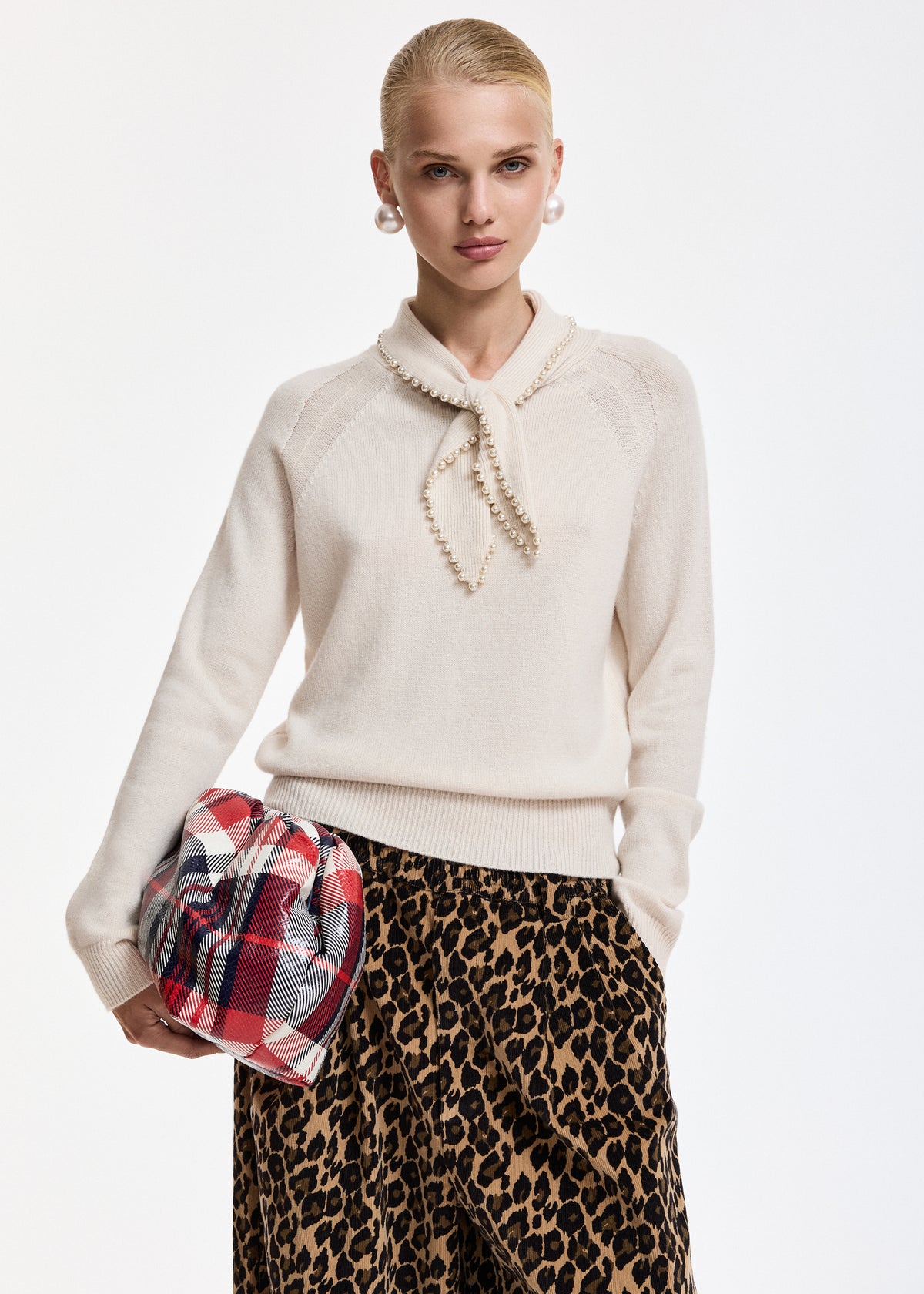 ESSENTIEL ANTWERP WHITE KASA PULLOVER WITH BEADS 226