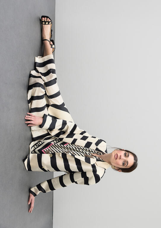 LOLA CASADEMUNT CREAM SATIN BLAZER  LS2602032 126