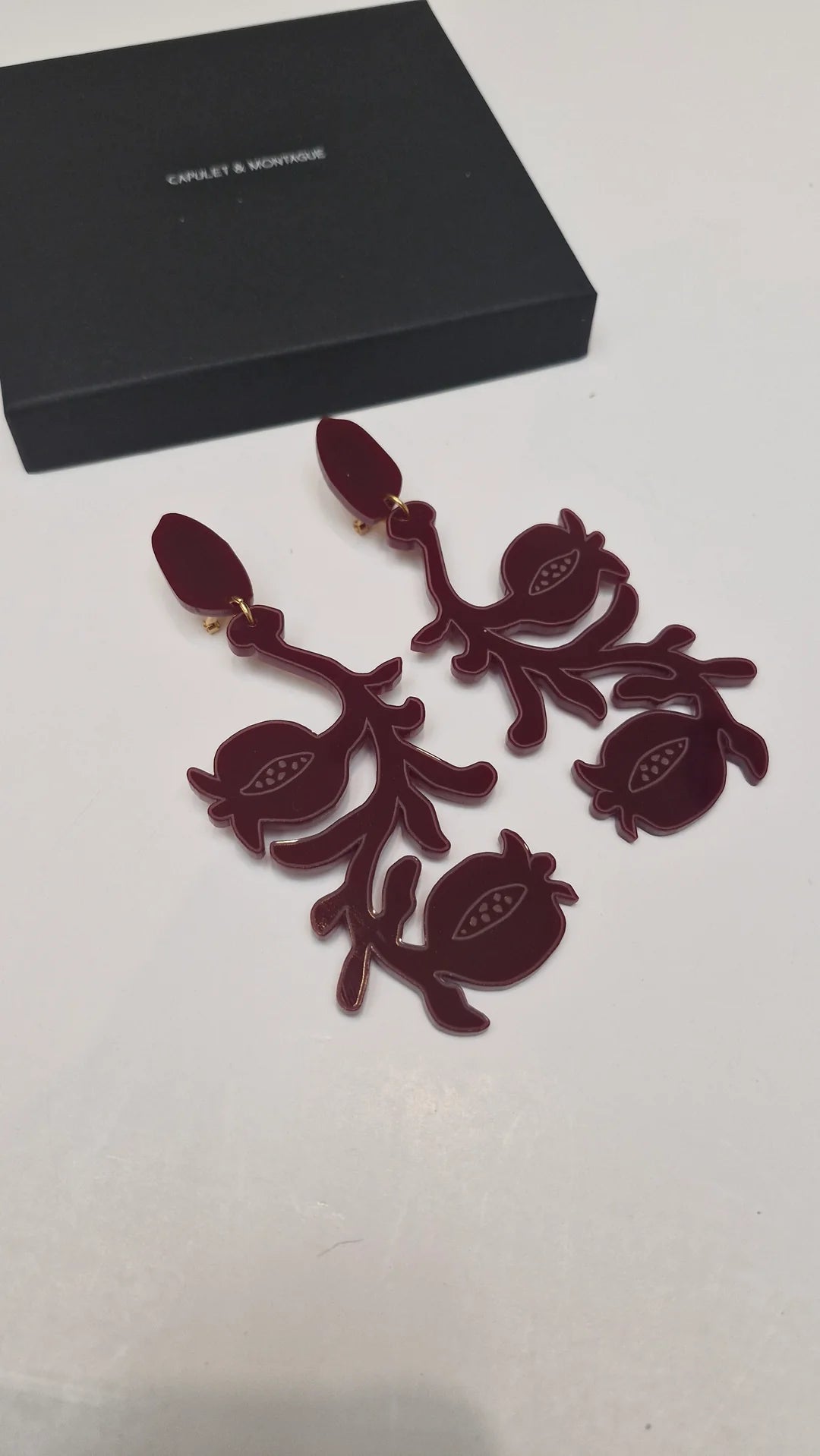 CAPULET & MONTAGUE POMERGRANTES BURGUNDY EARRINGS 225