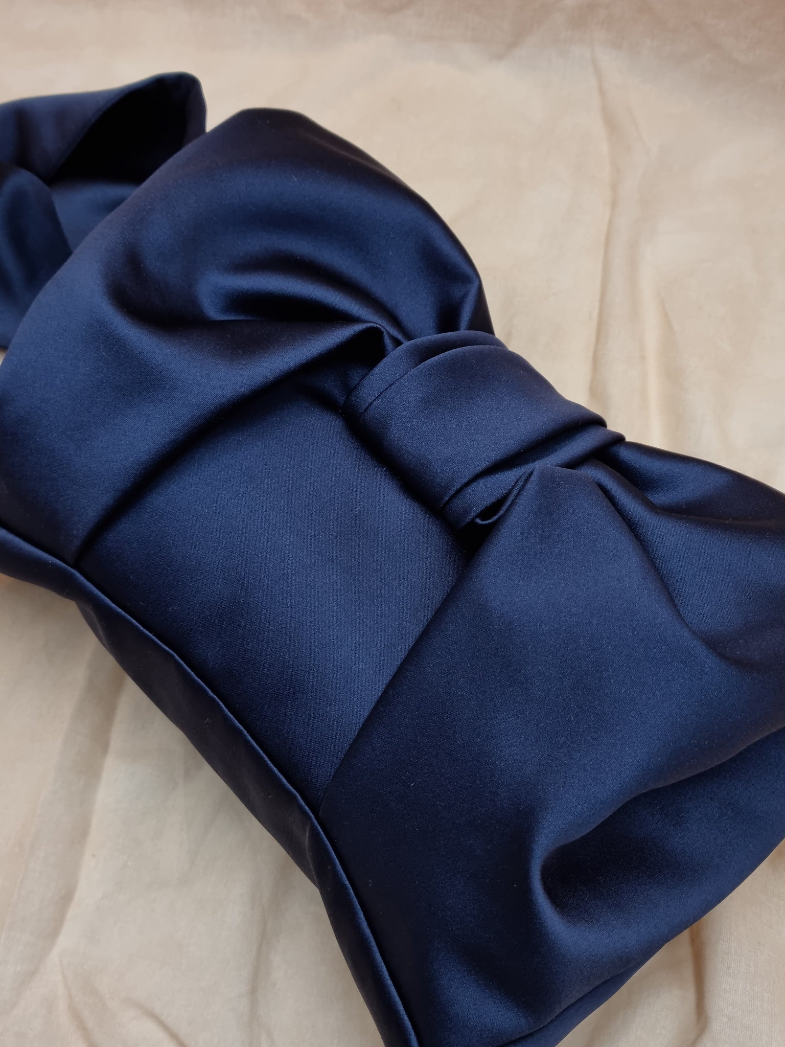 AUGUST NIGHT BOW CLUTCH 222